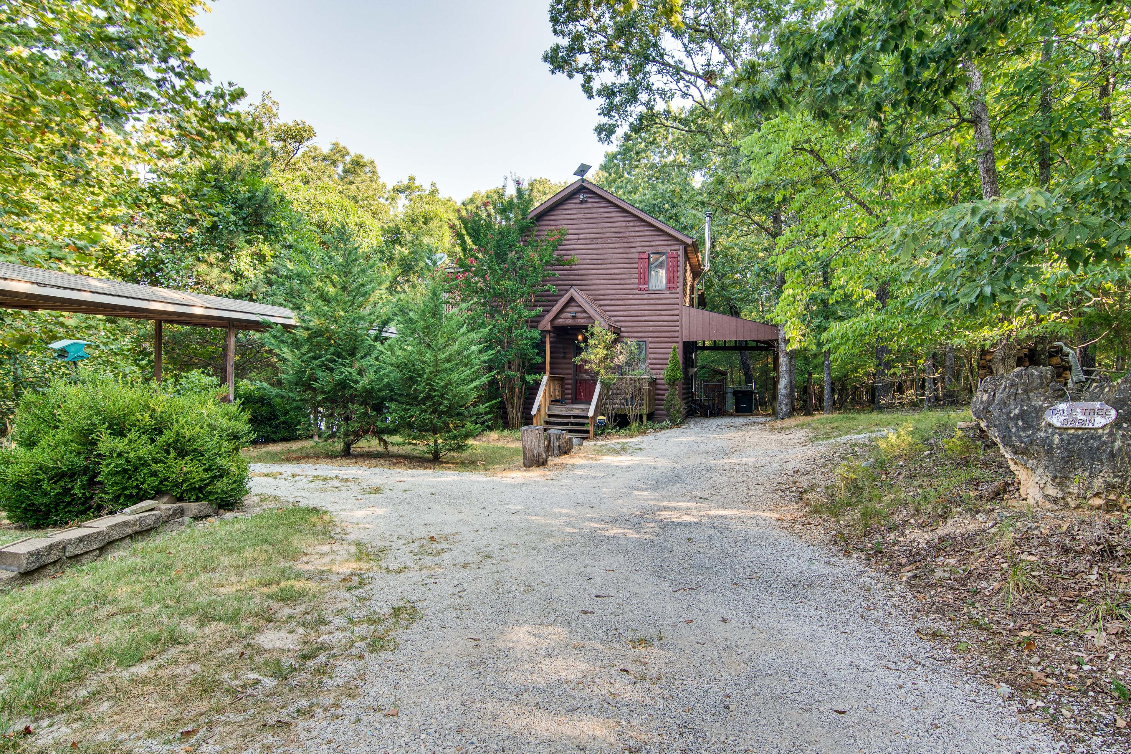 Cabin Exterior | Parking | Driveway (2 Vehicles)