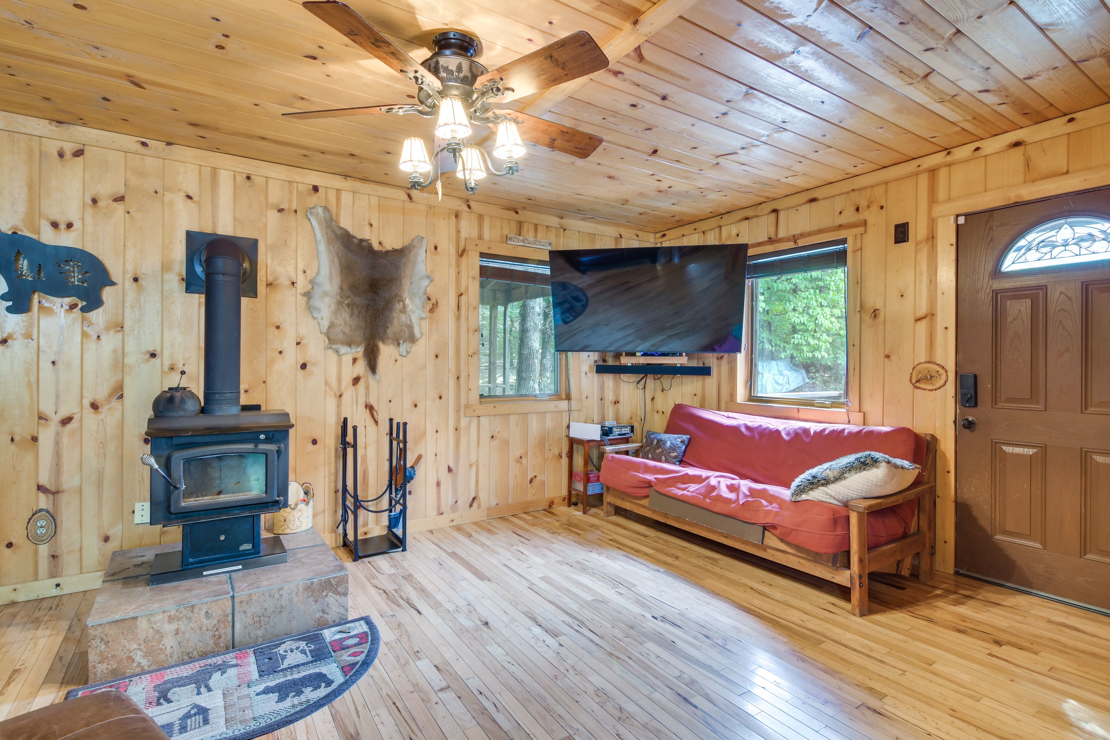 Blue Eye Vacation Rental | 1BR | 2BA | 900 Sq Ft | Stairs Required