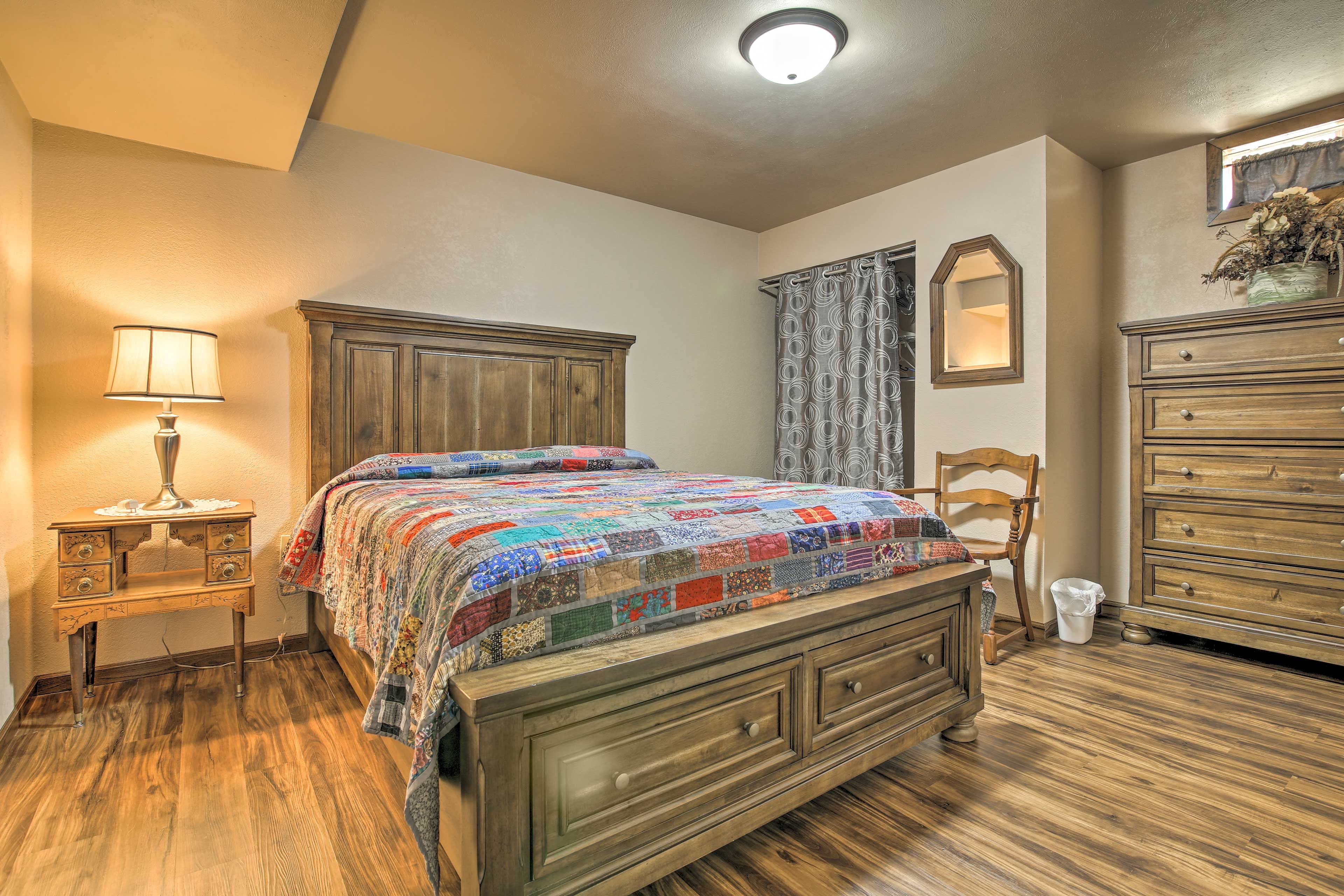 Bedroom 3 | Queen Bed