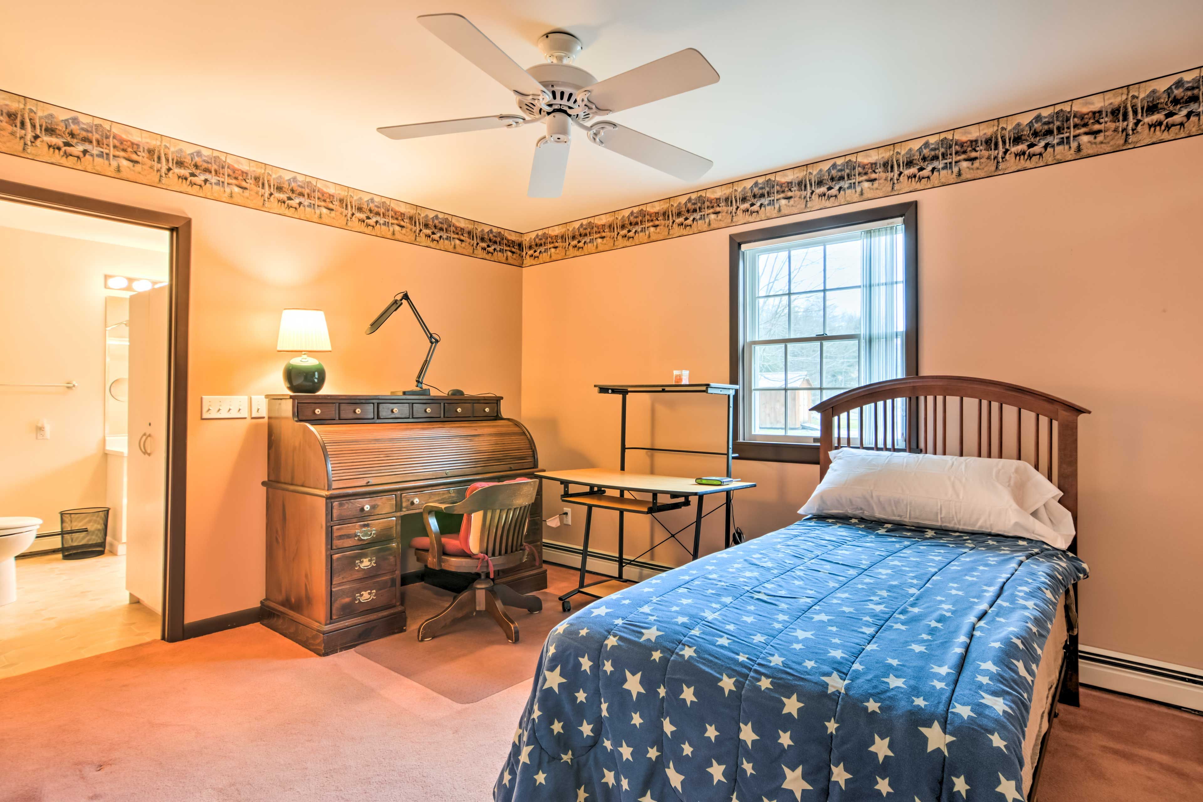 Bedroom 5 | Twin Bed | 1st Floor