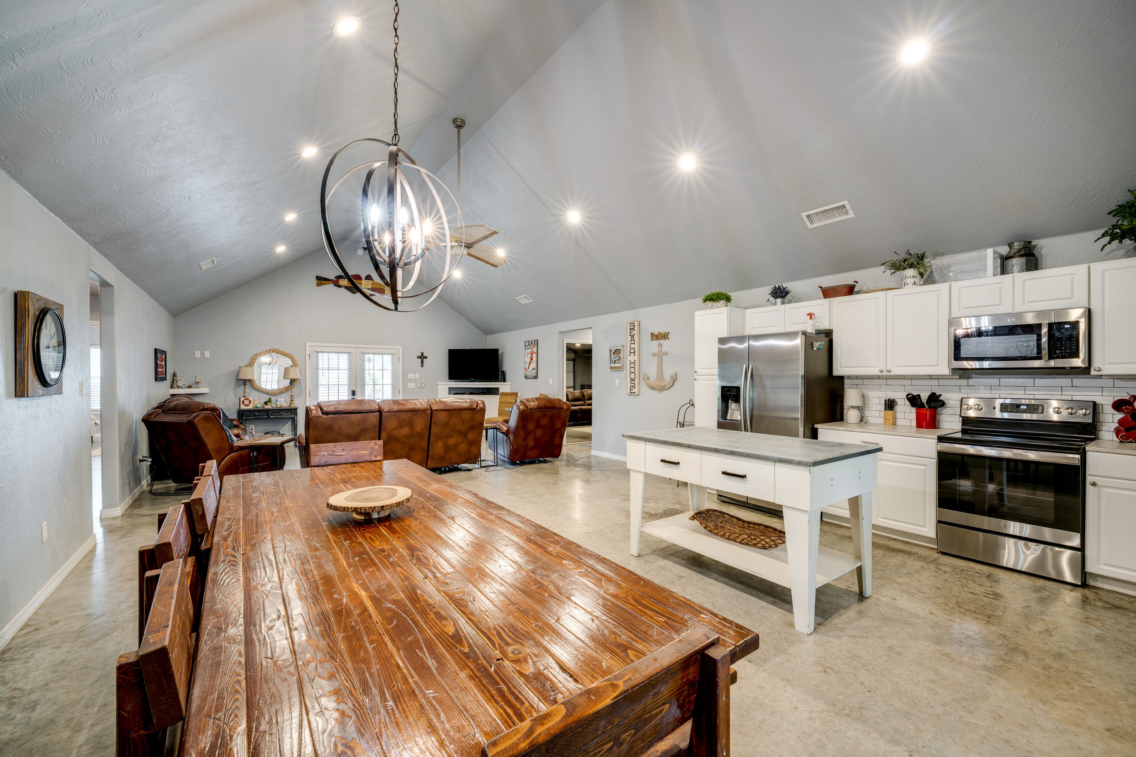 Kitchen & Dining Area | Toaster | Crockpot | Ice Maker | Cooking Basics