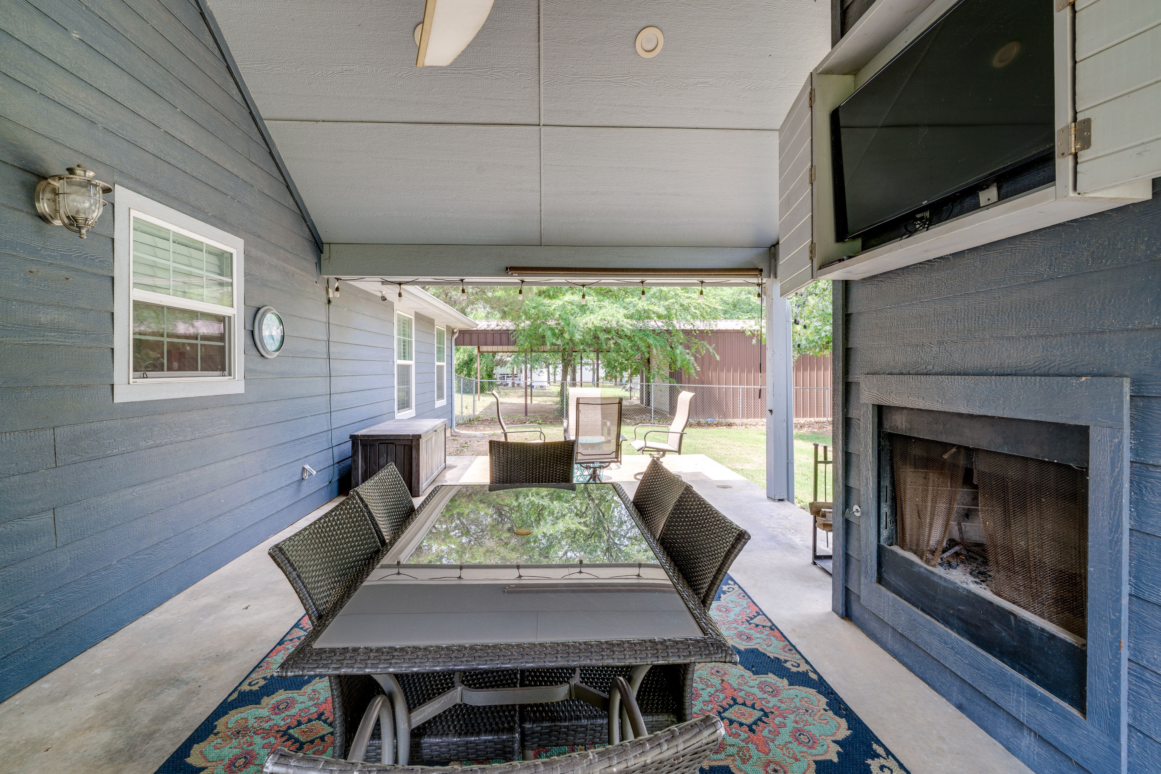 Covered Patio | Outdoor Dining | TV