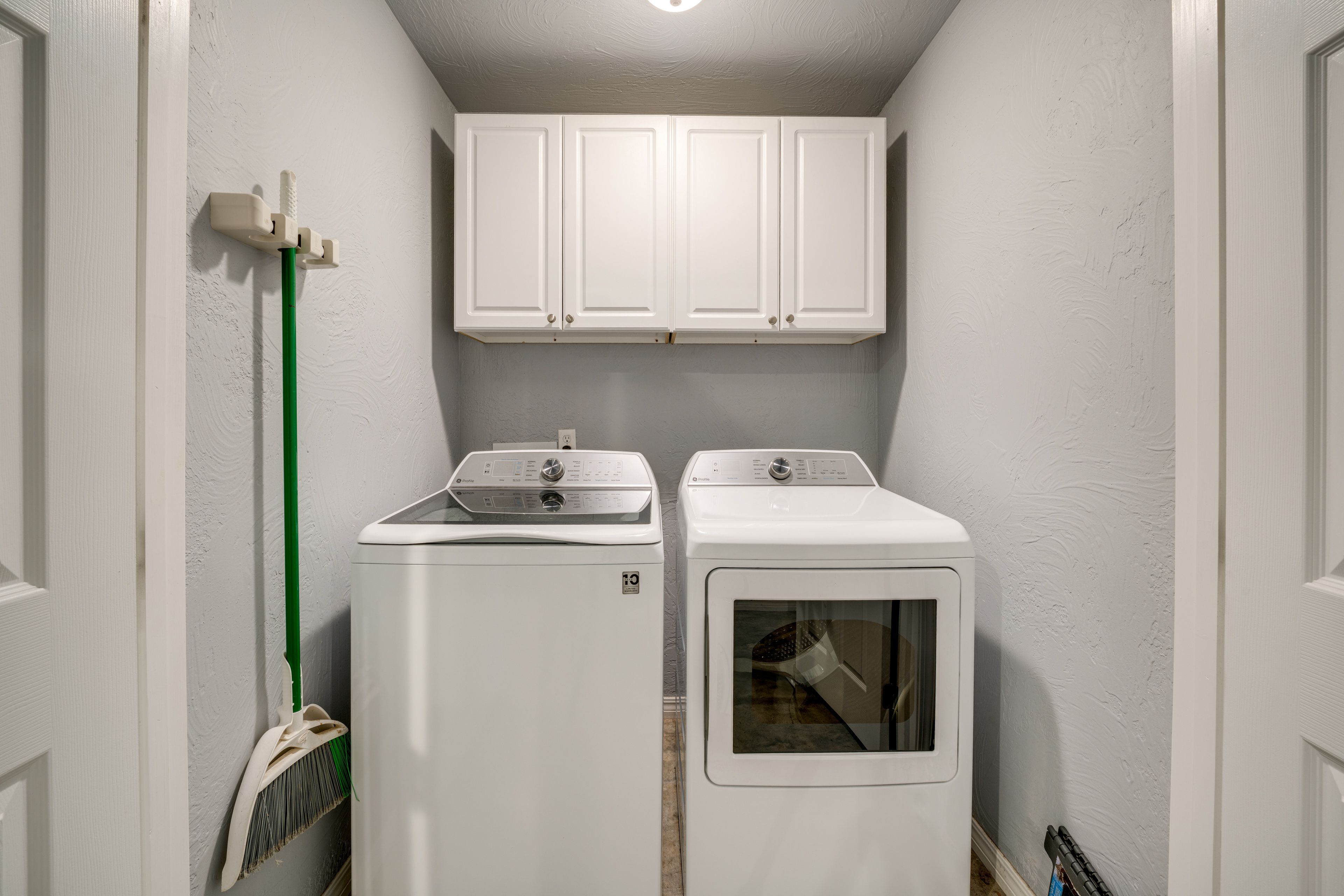 Laundry Room | Washer & Dryer
