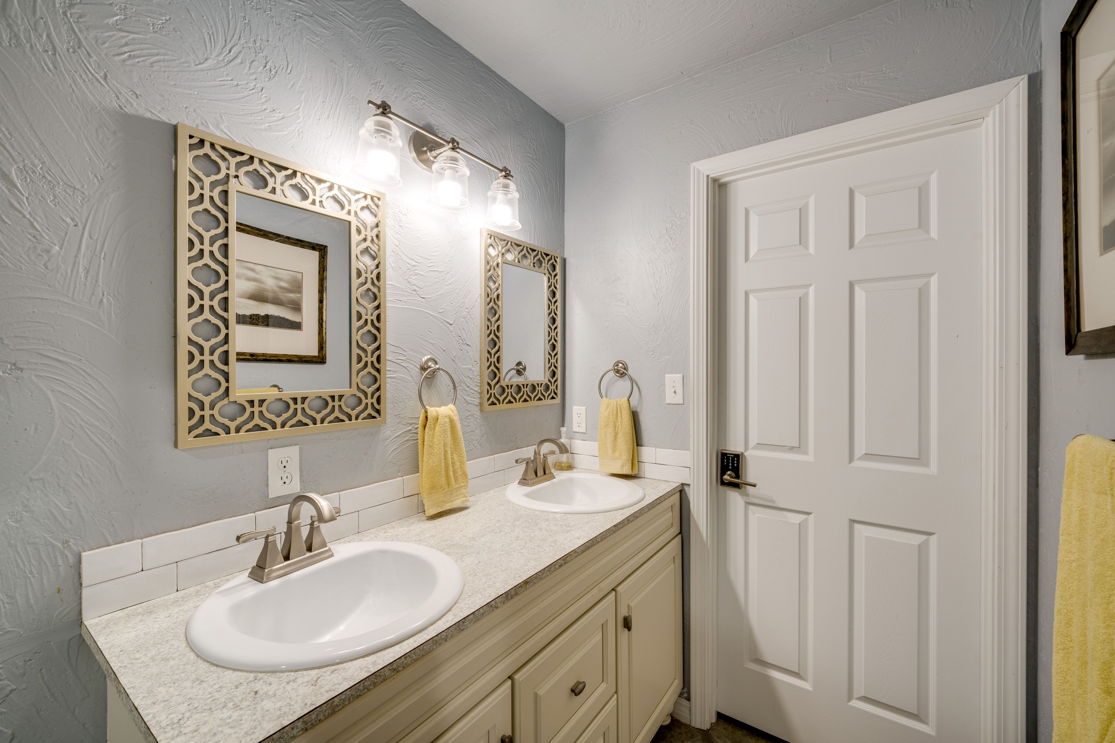 En-Suite Bathroom | Towels Provided