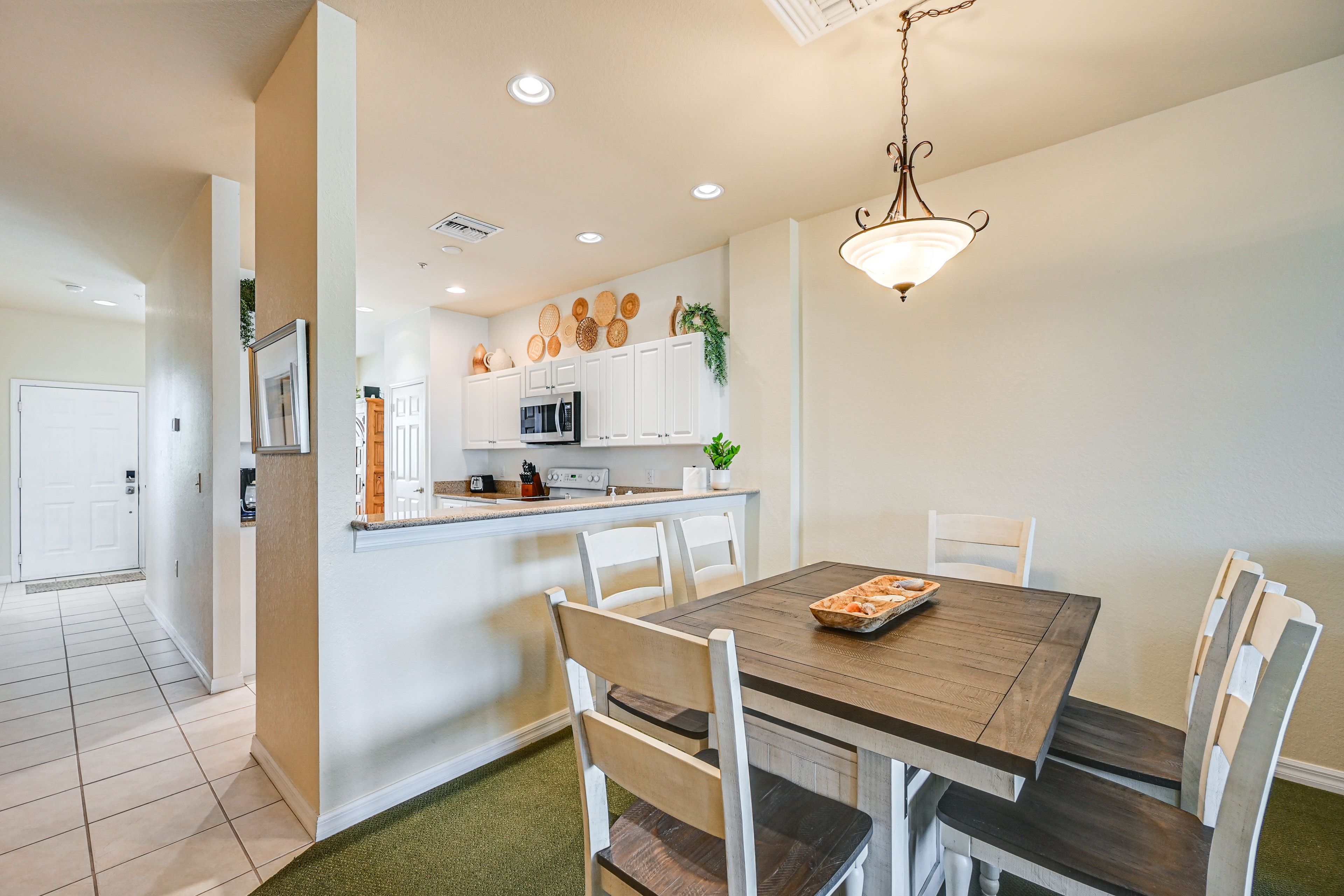 Dining Area | Dishes & Flatware Provided