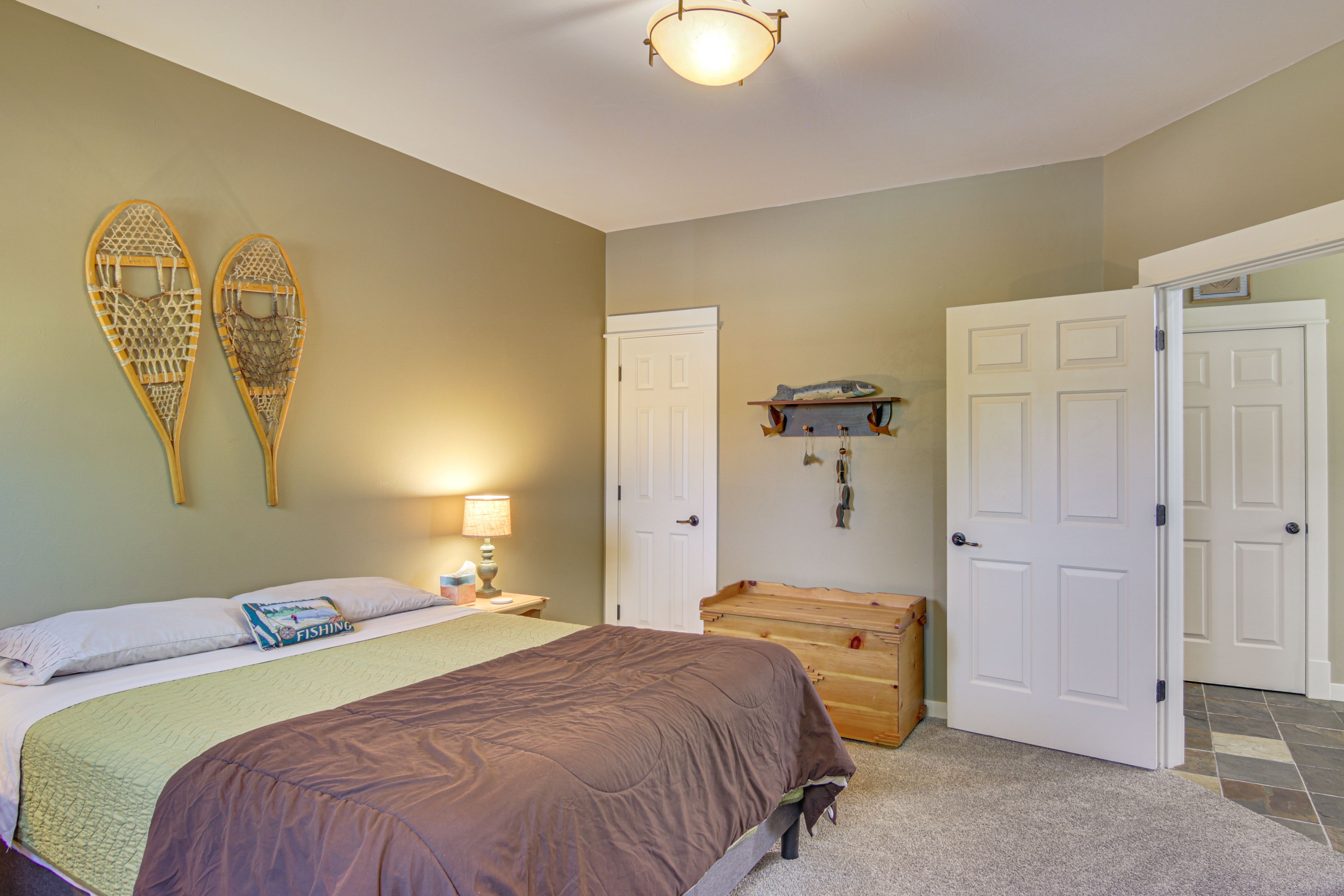 Bedroom 2 | Queen Bed