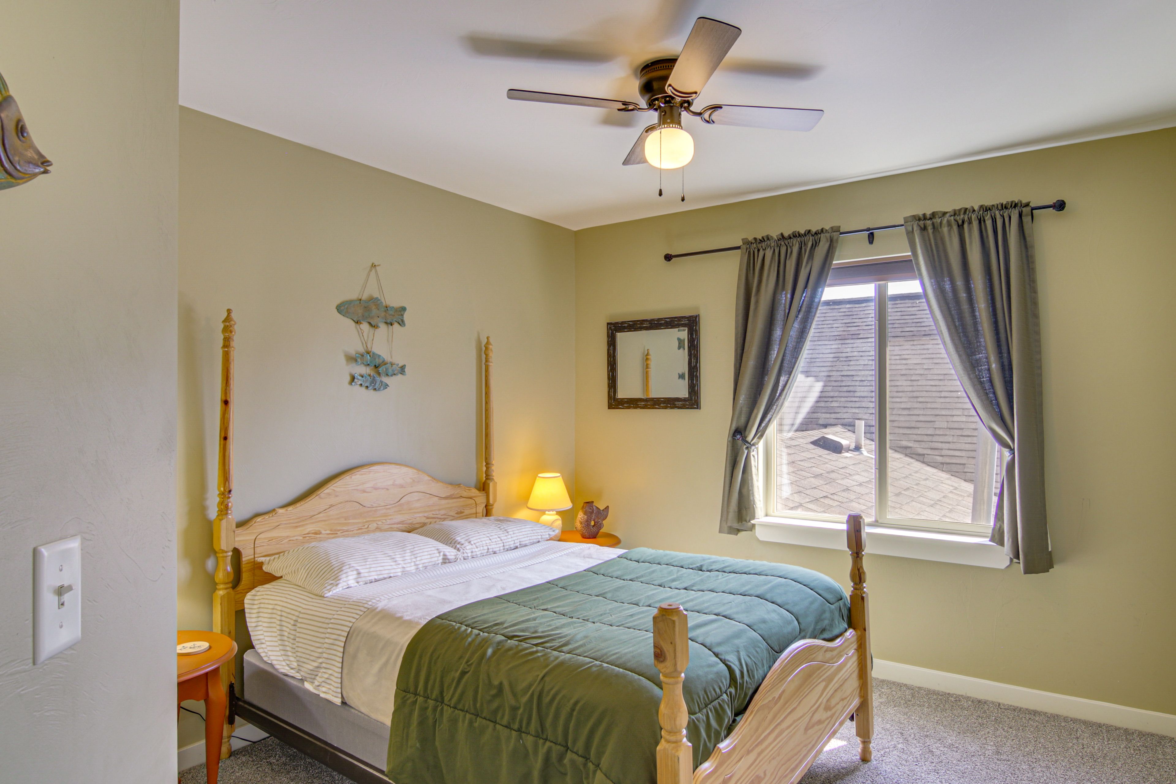 Bedroom 4 | Queen Bed