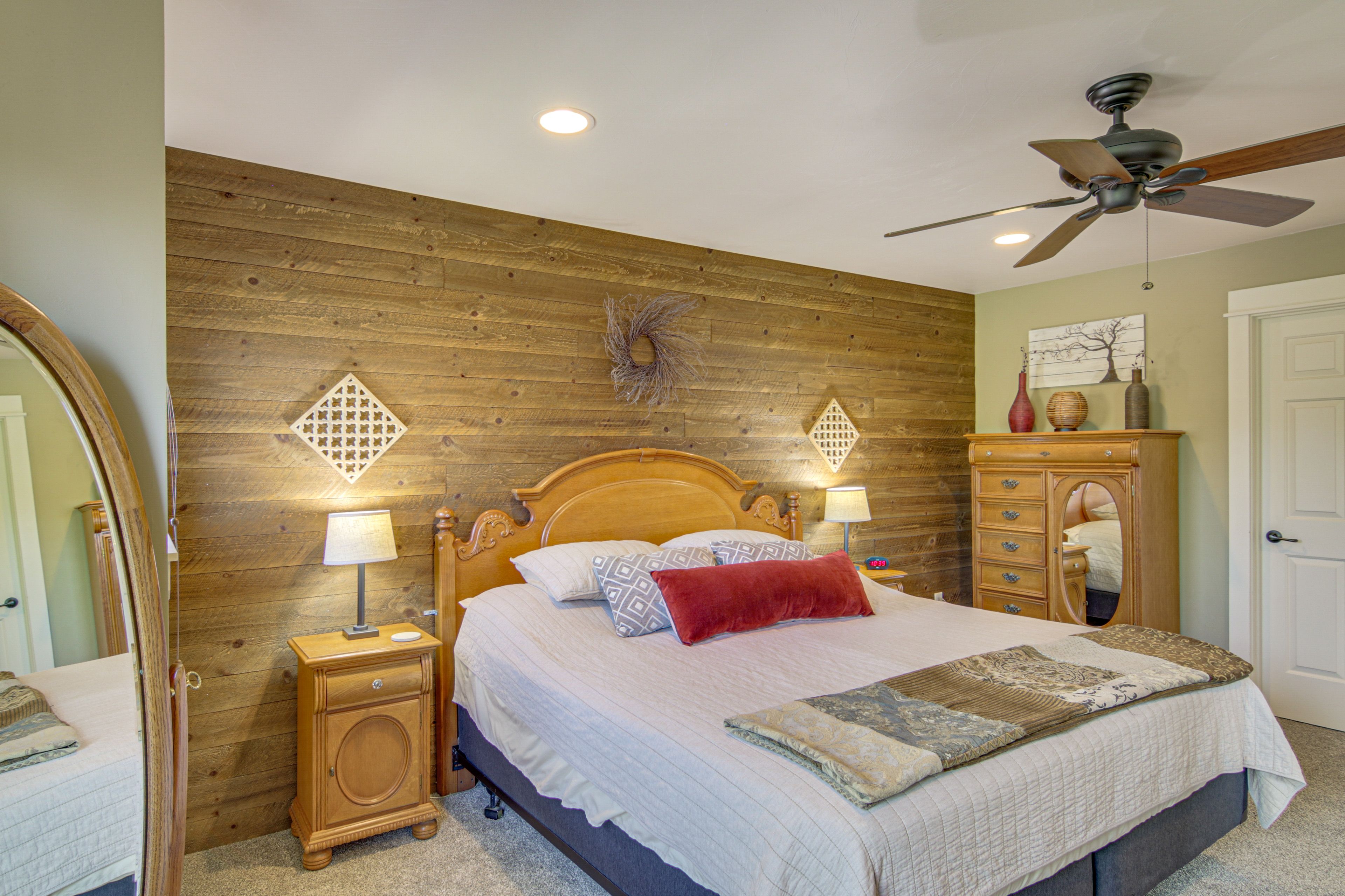 Bedroom 1 | King Bed