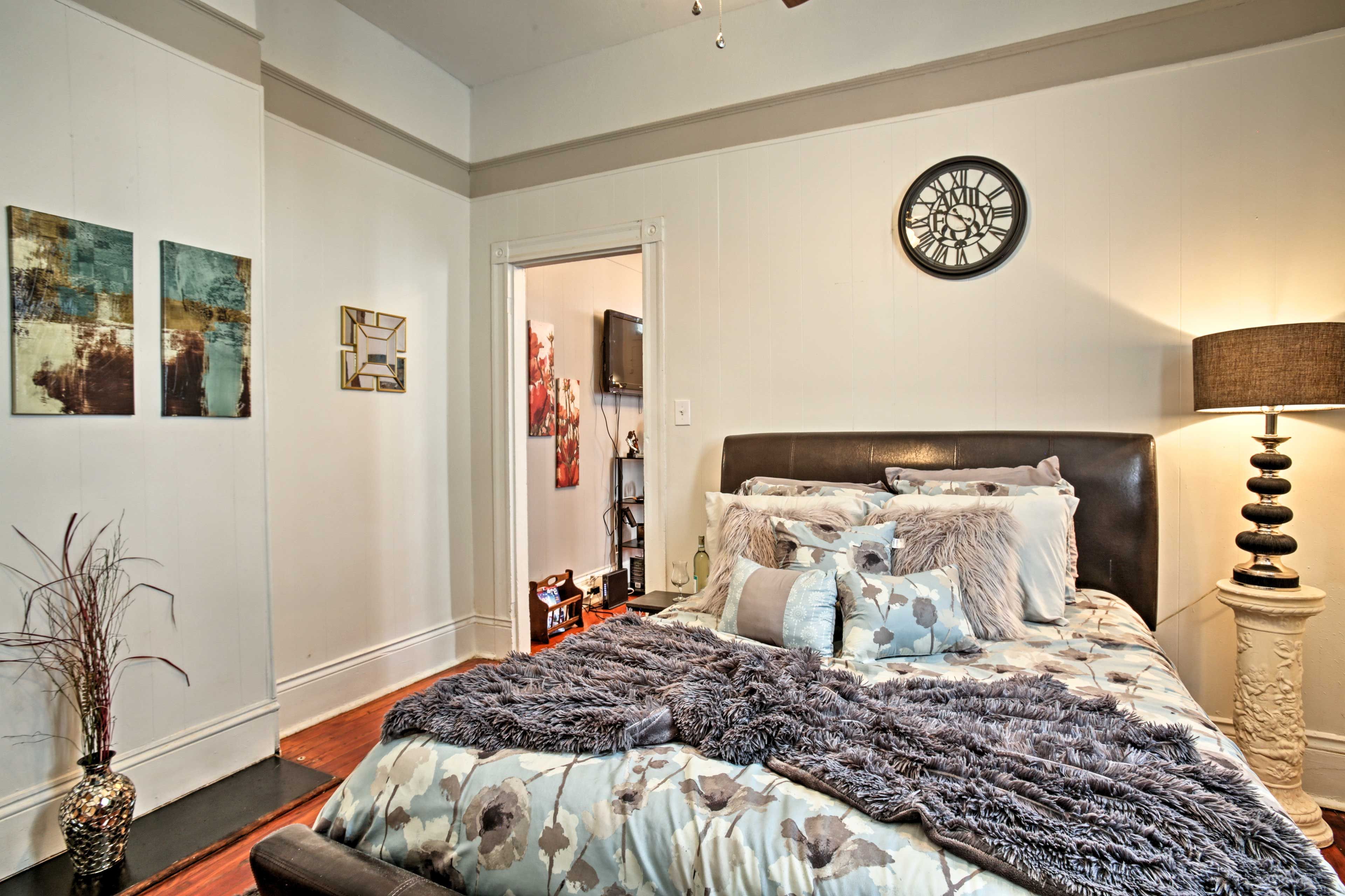 Two guests will sleep well in the queen bed.