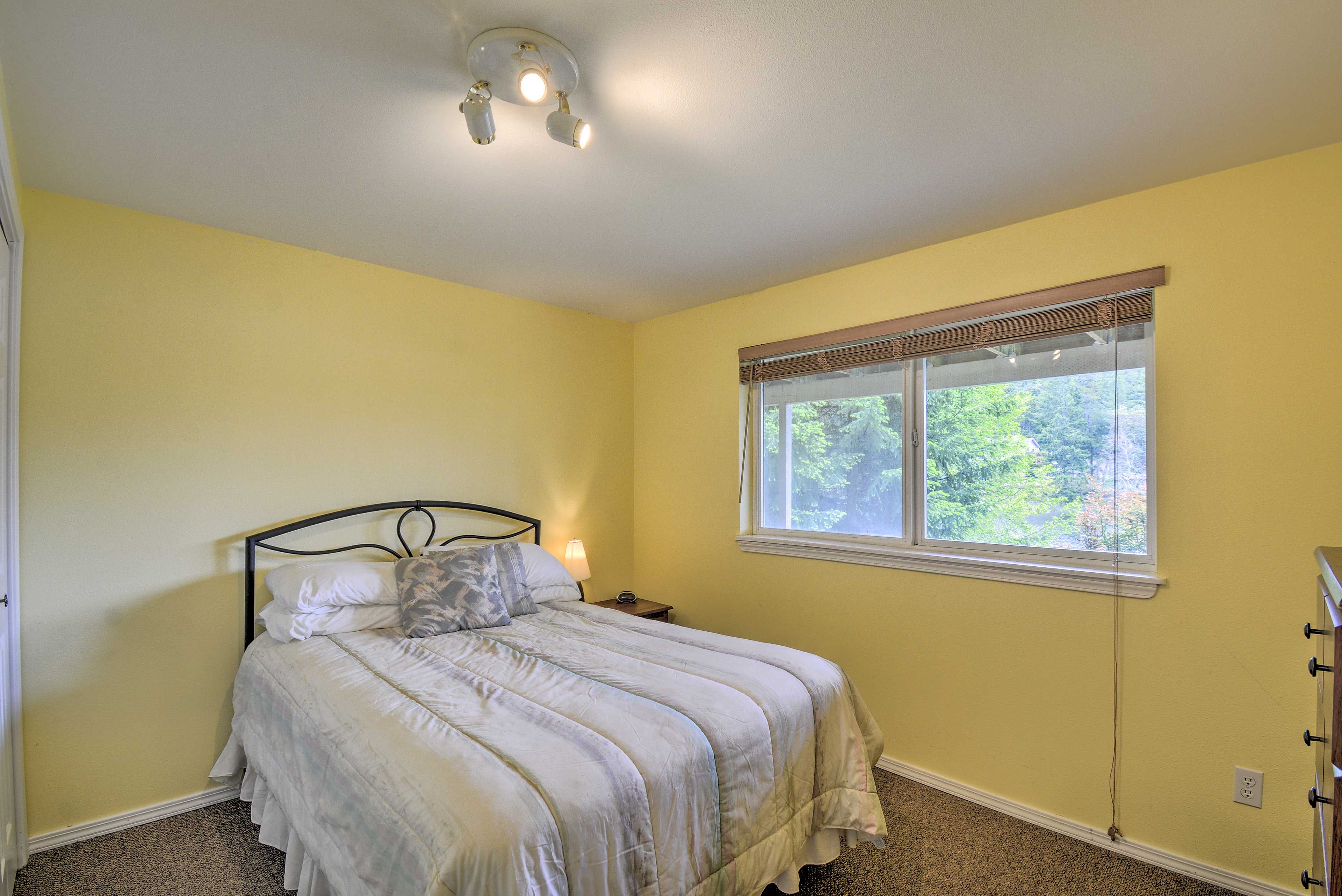 Bedroom 4 | Queen Bed