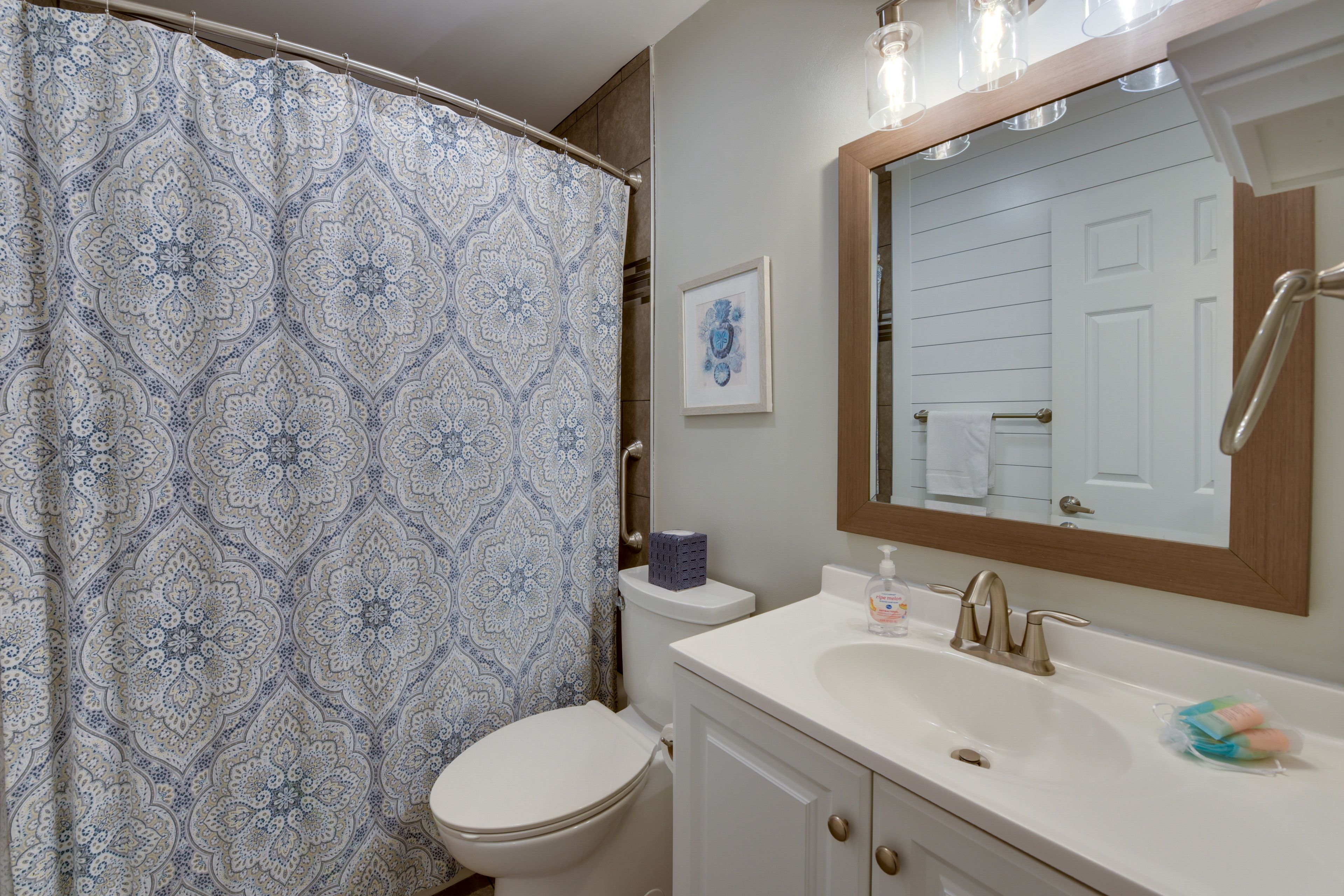Full Bathroom
