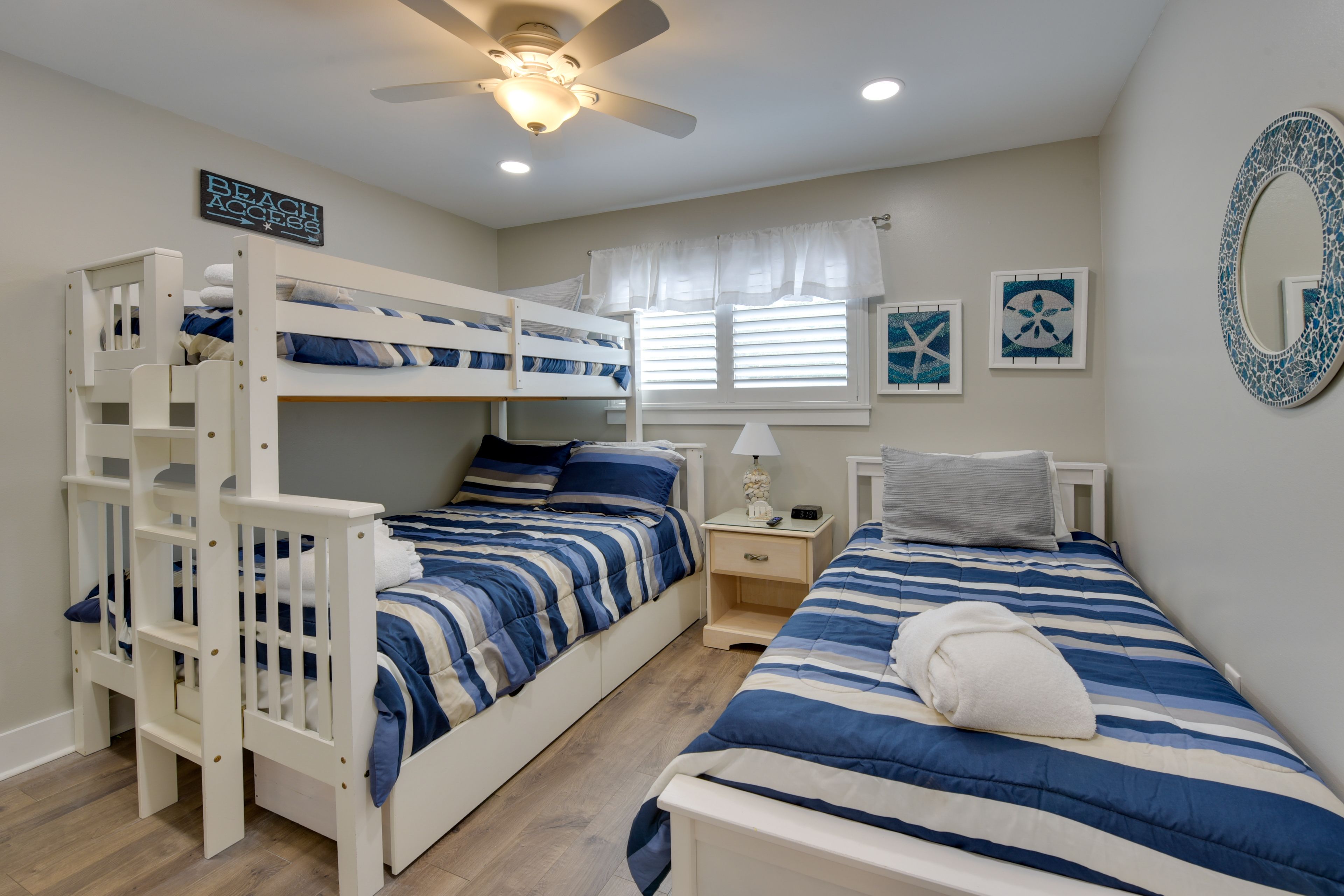 Bedroom 2 | Twin/Full Bunk Bed | Twin Bed