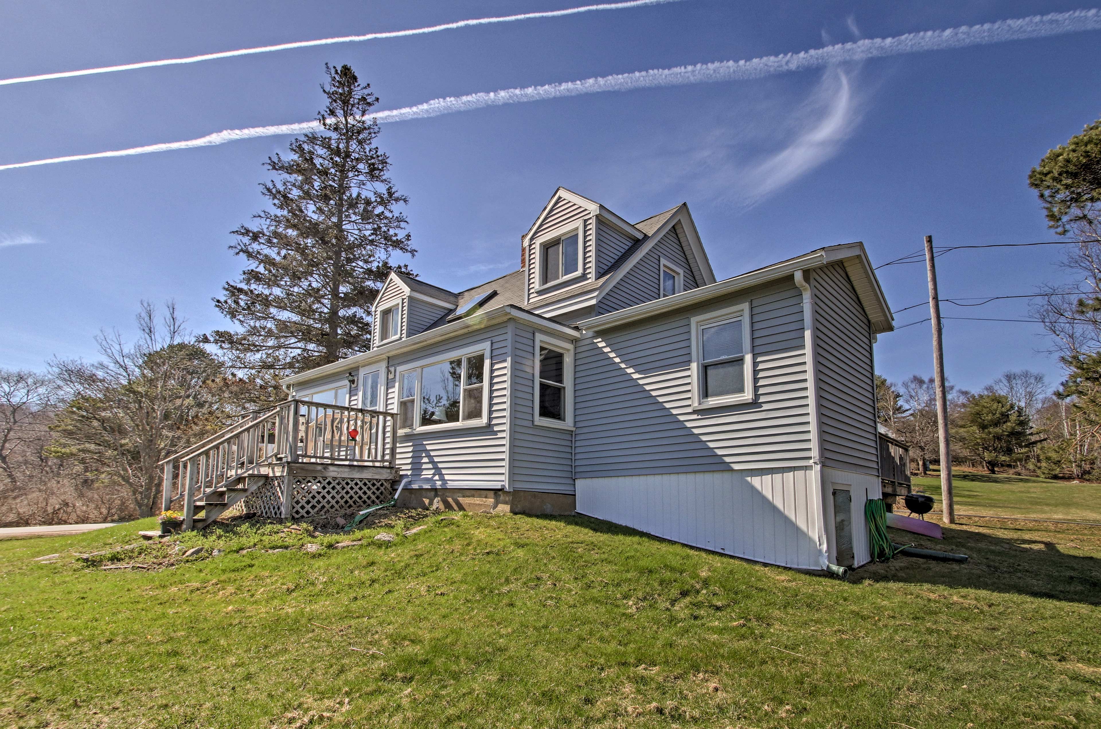 This home is just 10 minutes from Baybooth Harbor!