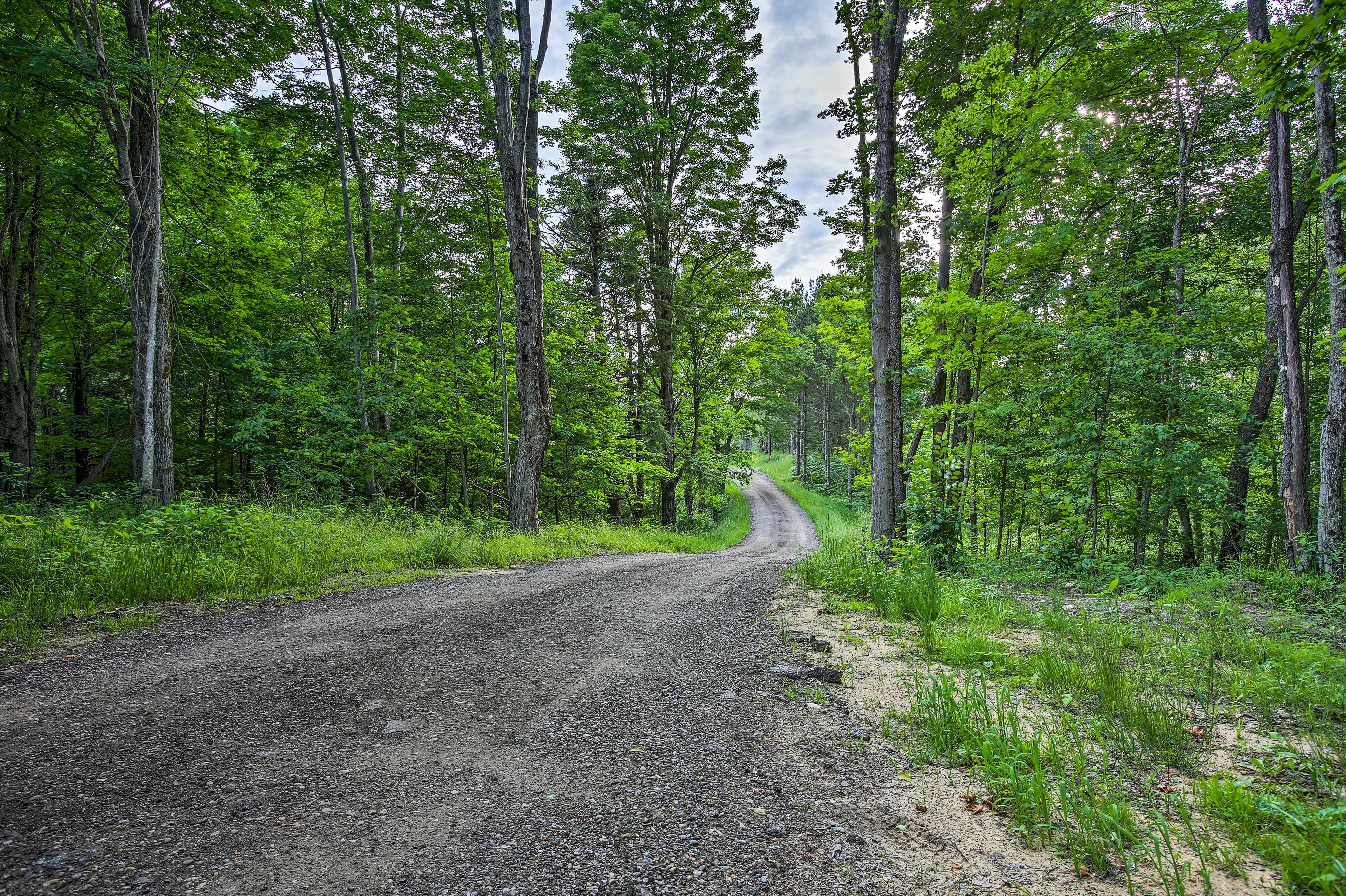 Hike, fish, swim, ski, snowmobile, and more from this riverside retreat!