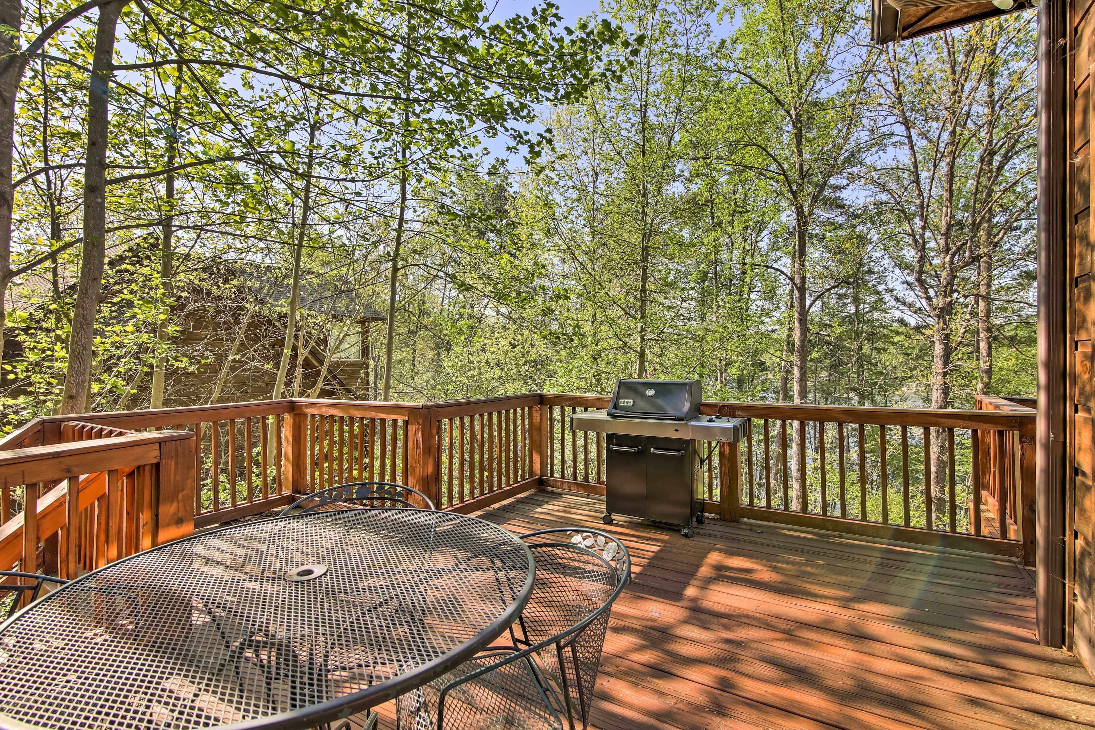 Wraparound Deck | Outdoor Dining