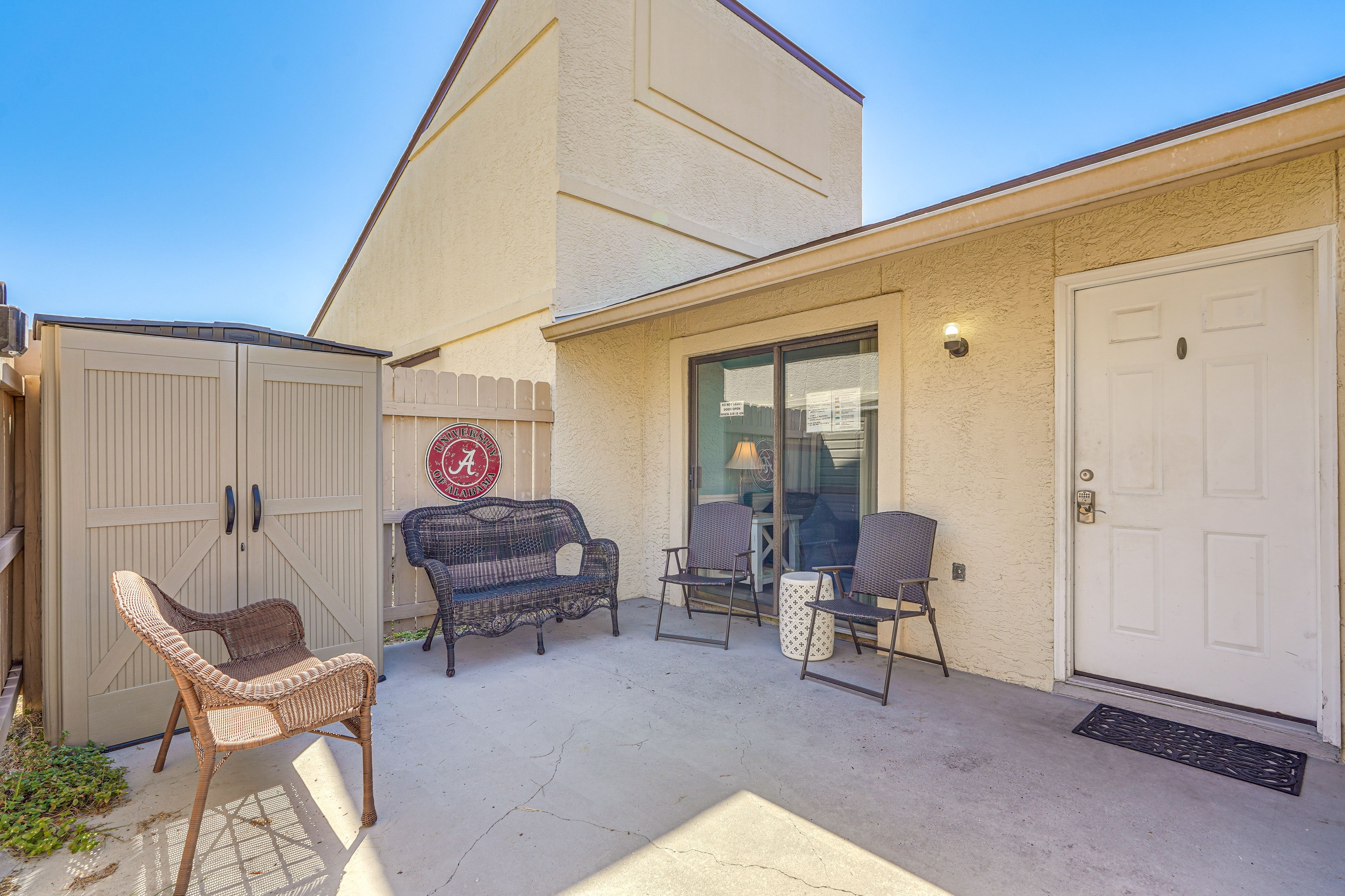 Private Patio | Seating