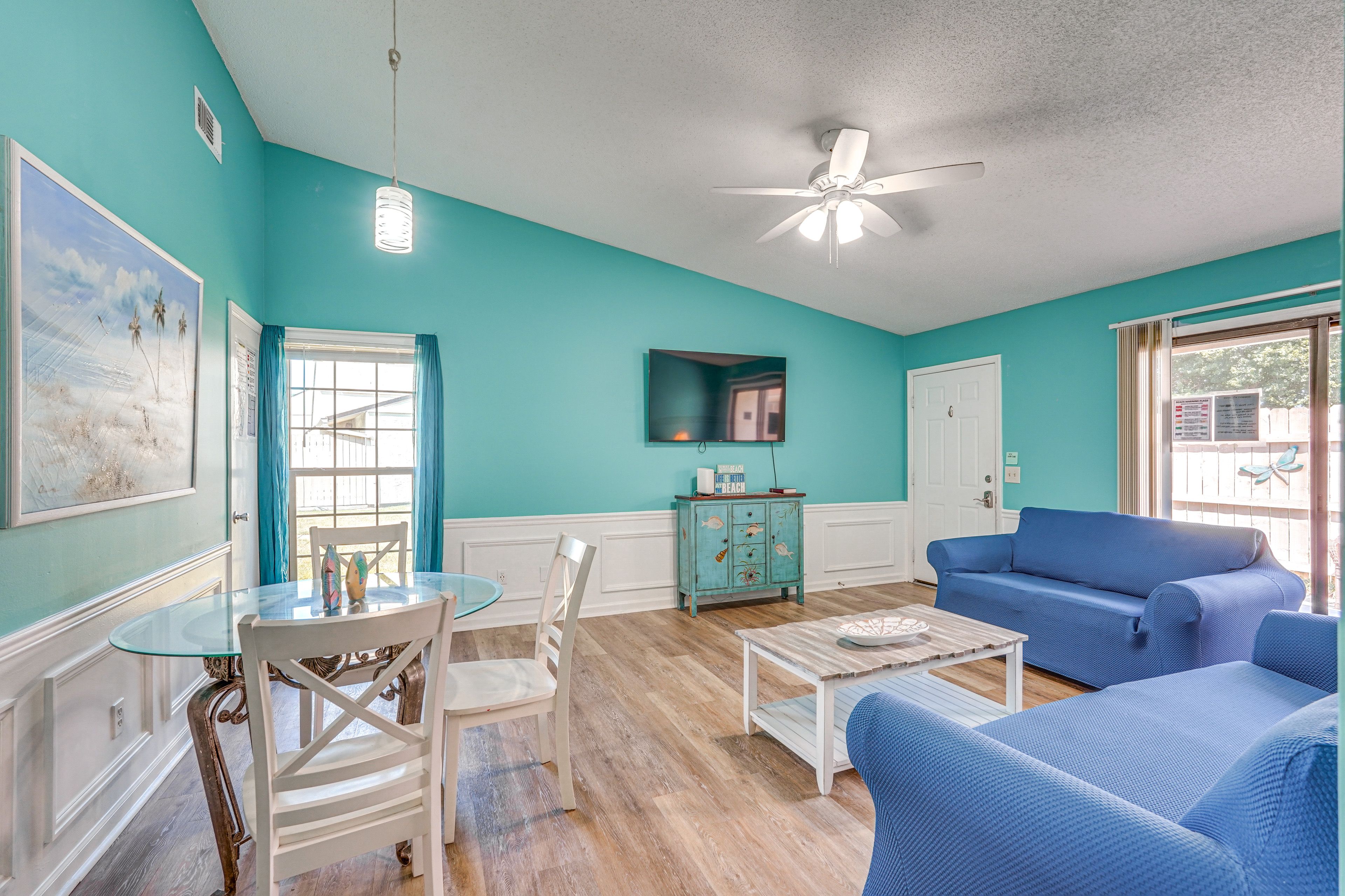 Dining Area | Dishes & Flatware Provided