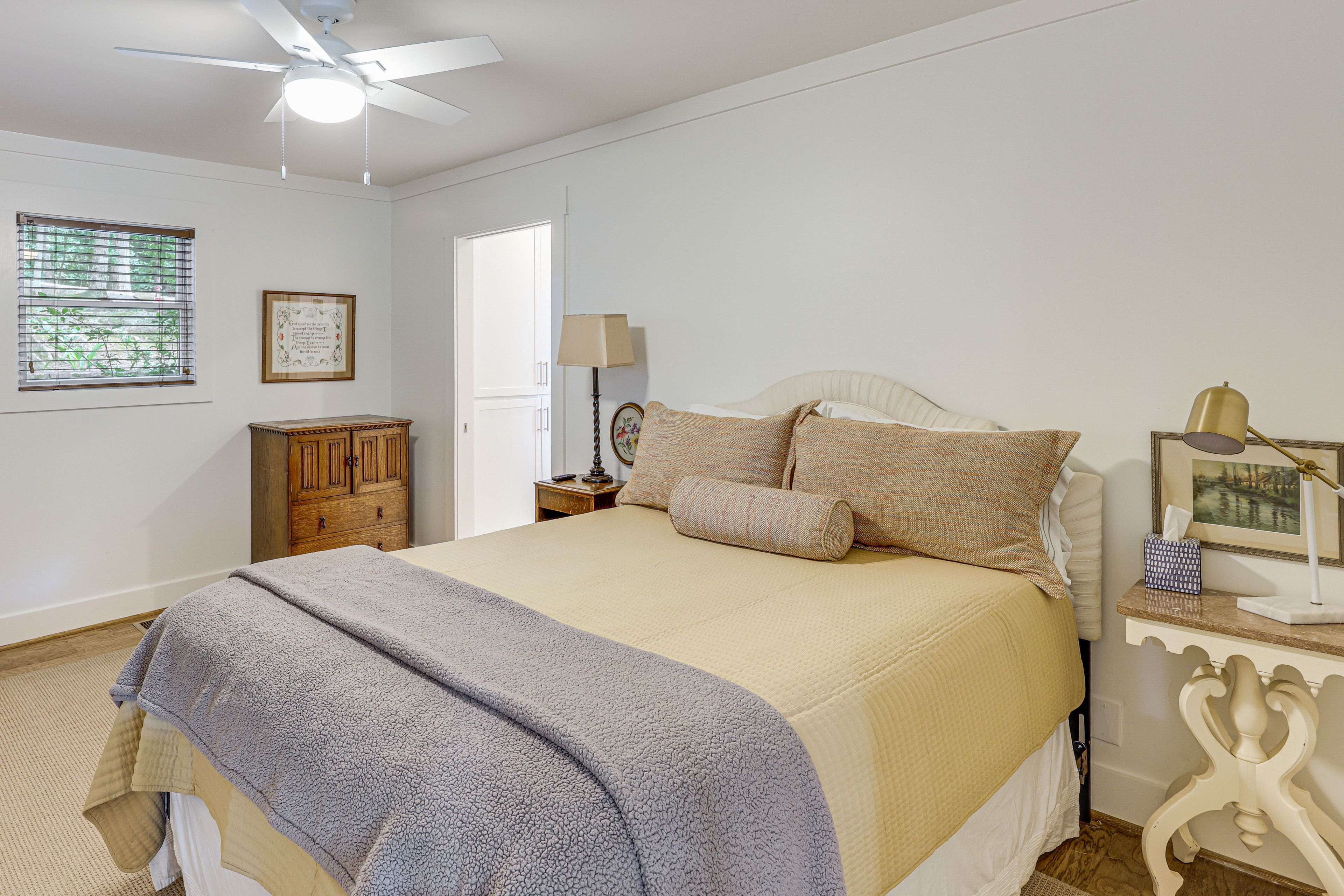 Bedroom 2 | Queen Bed