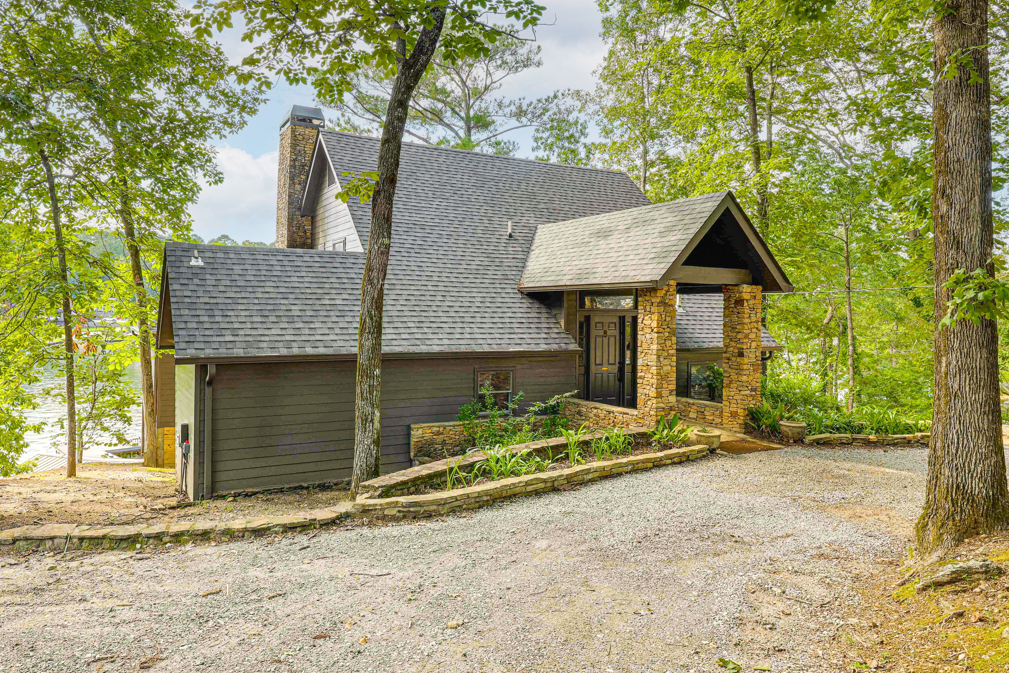 Parking | Driveway (4 Vehicles)