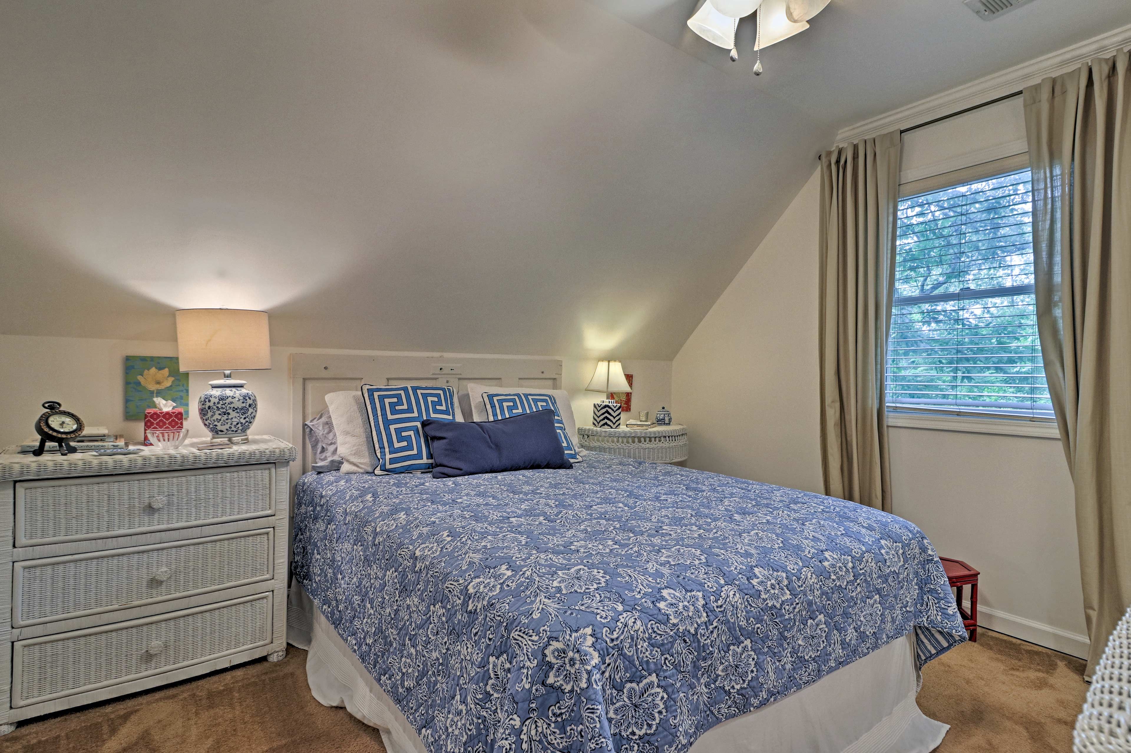 Bedroom 3 | Queen Bed