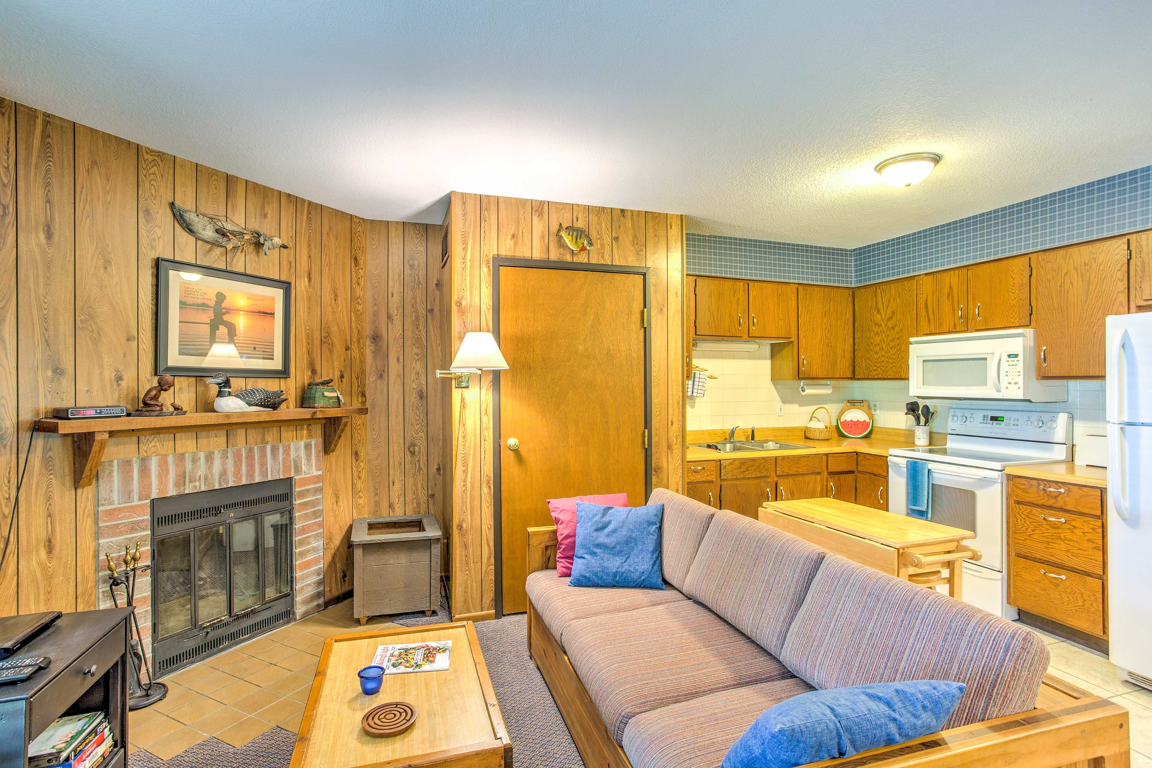 Living Room | Fireplace