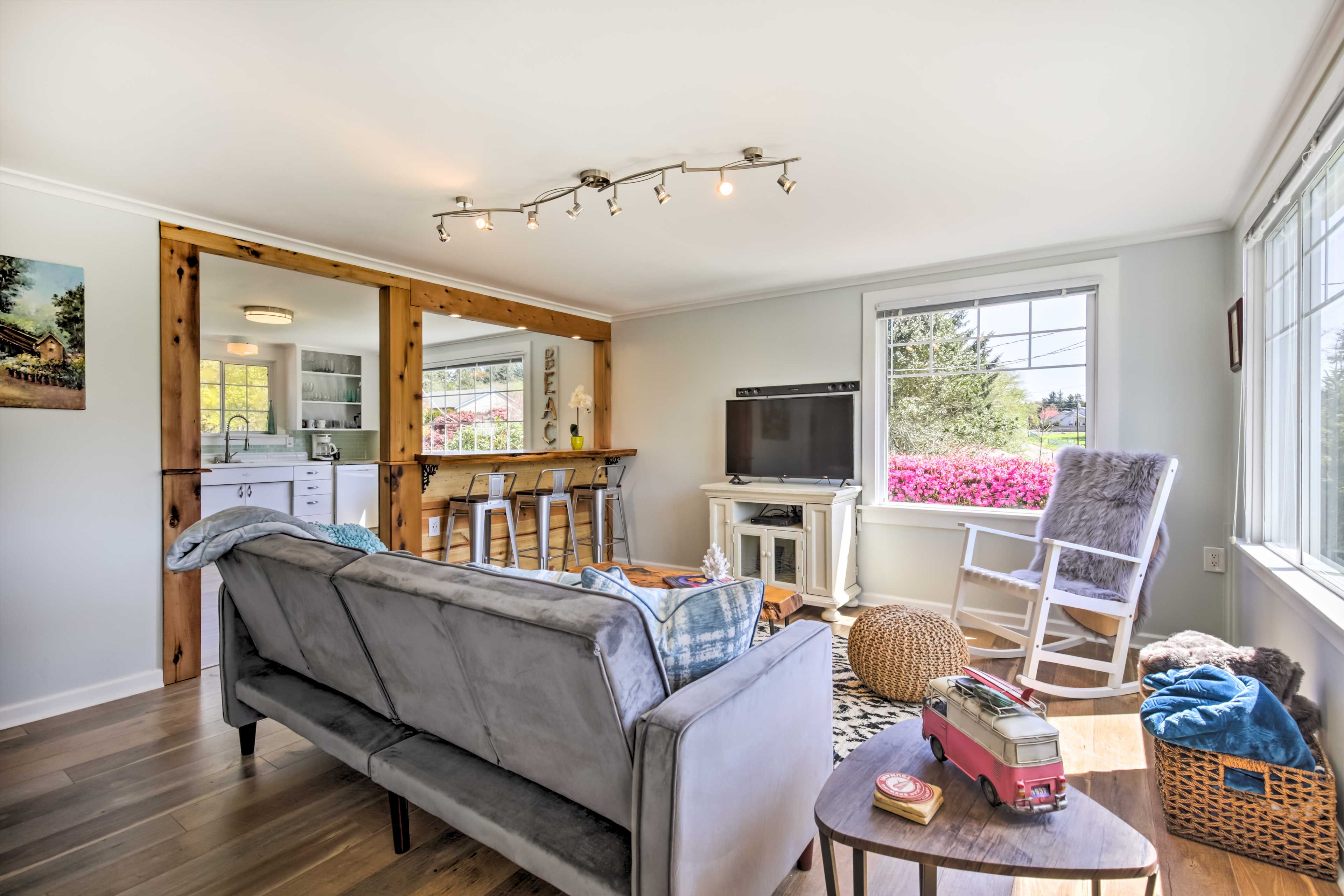 Living Room | Free WiFi | Smart TV w/ Netflix