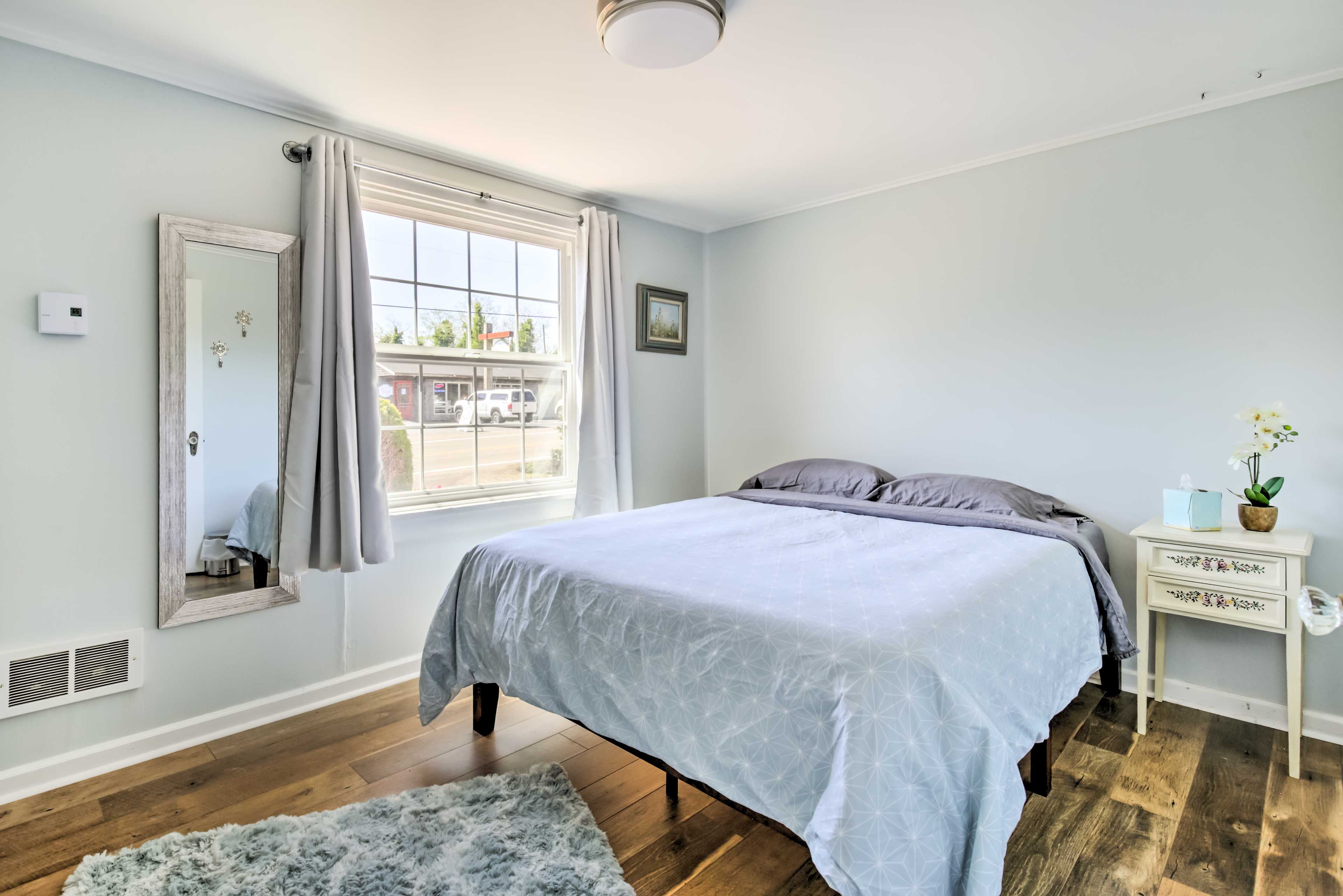 Bedroom 1 | Queen Bed | Linens Provided