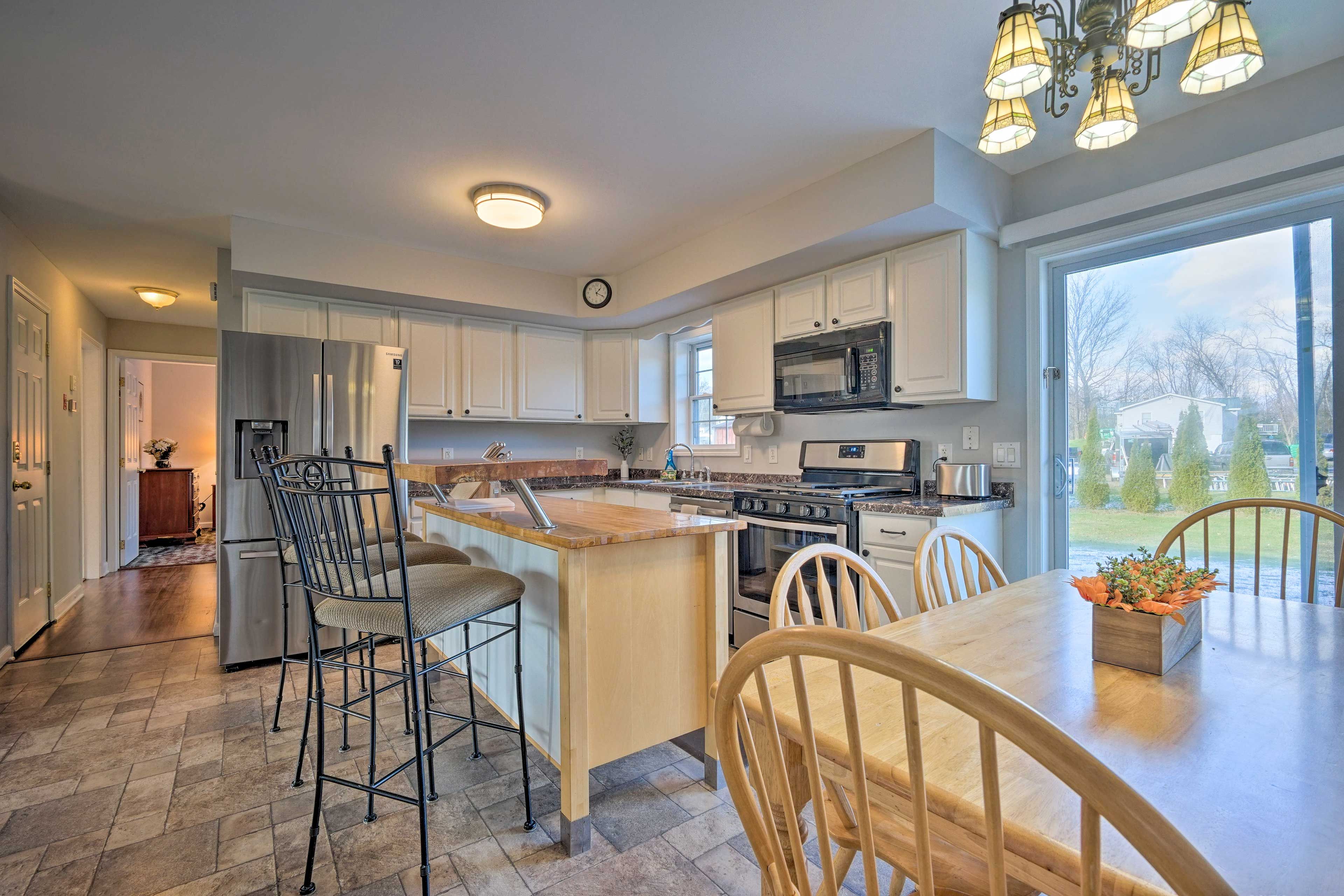 Kitchen & Dining Area