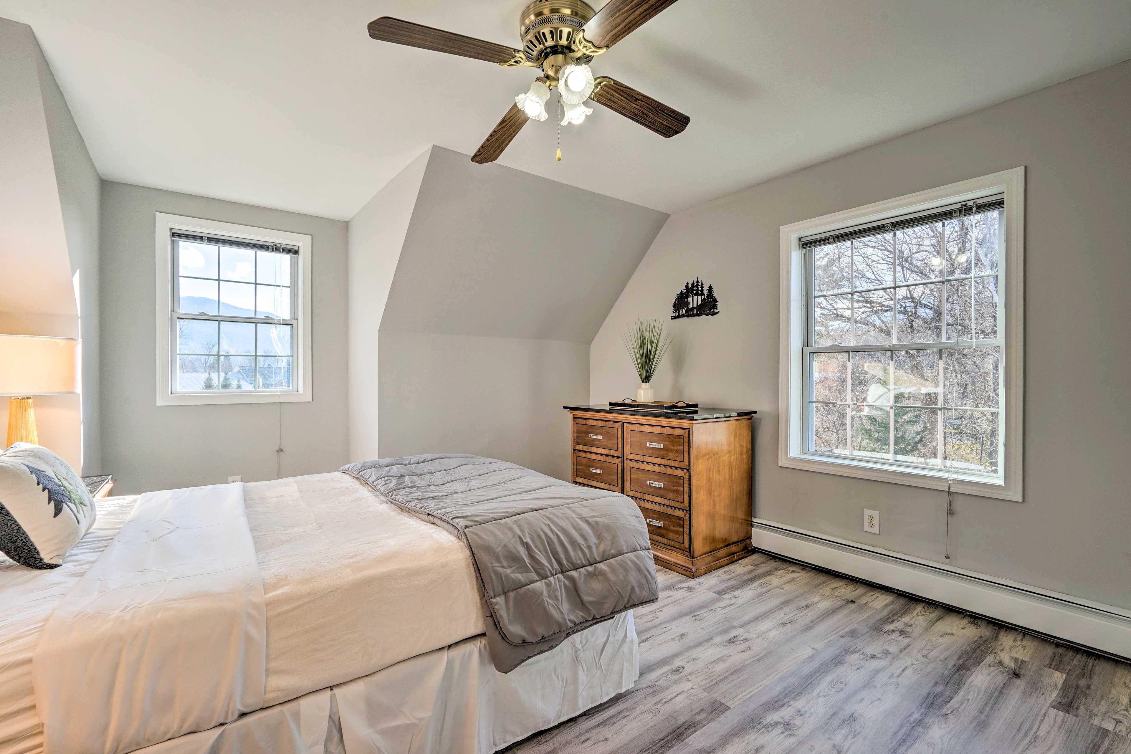 Bedroom 4 | Queen Bed