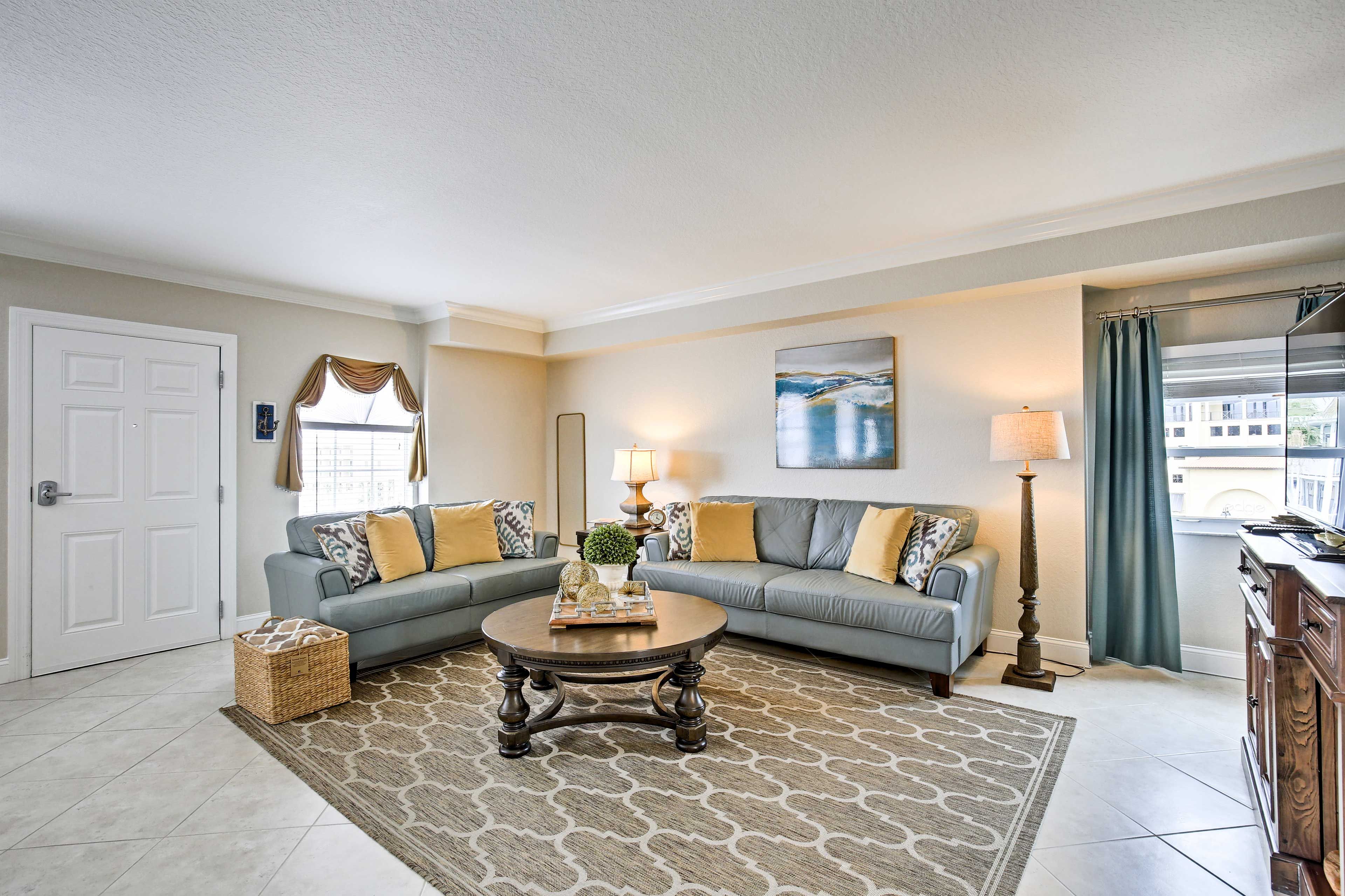 Living Room | Free WiFi | Central A/C | Washer & Dryer | Queen Air Mattress