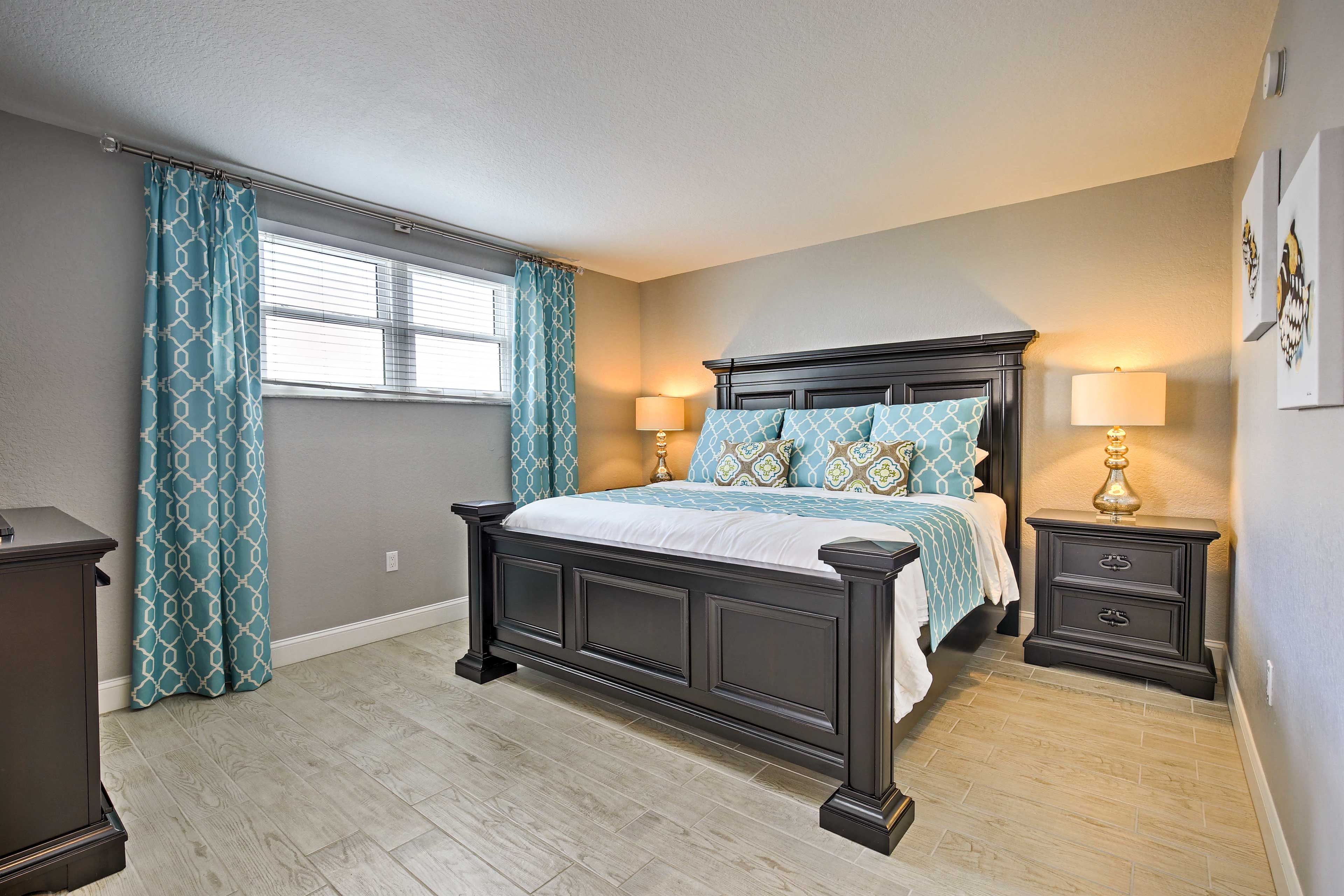 Bedroom 1 | King Bed | Linens Provided