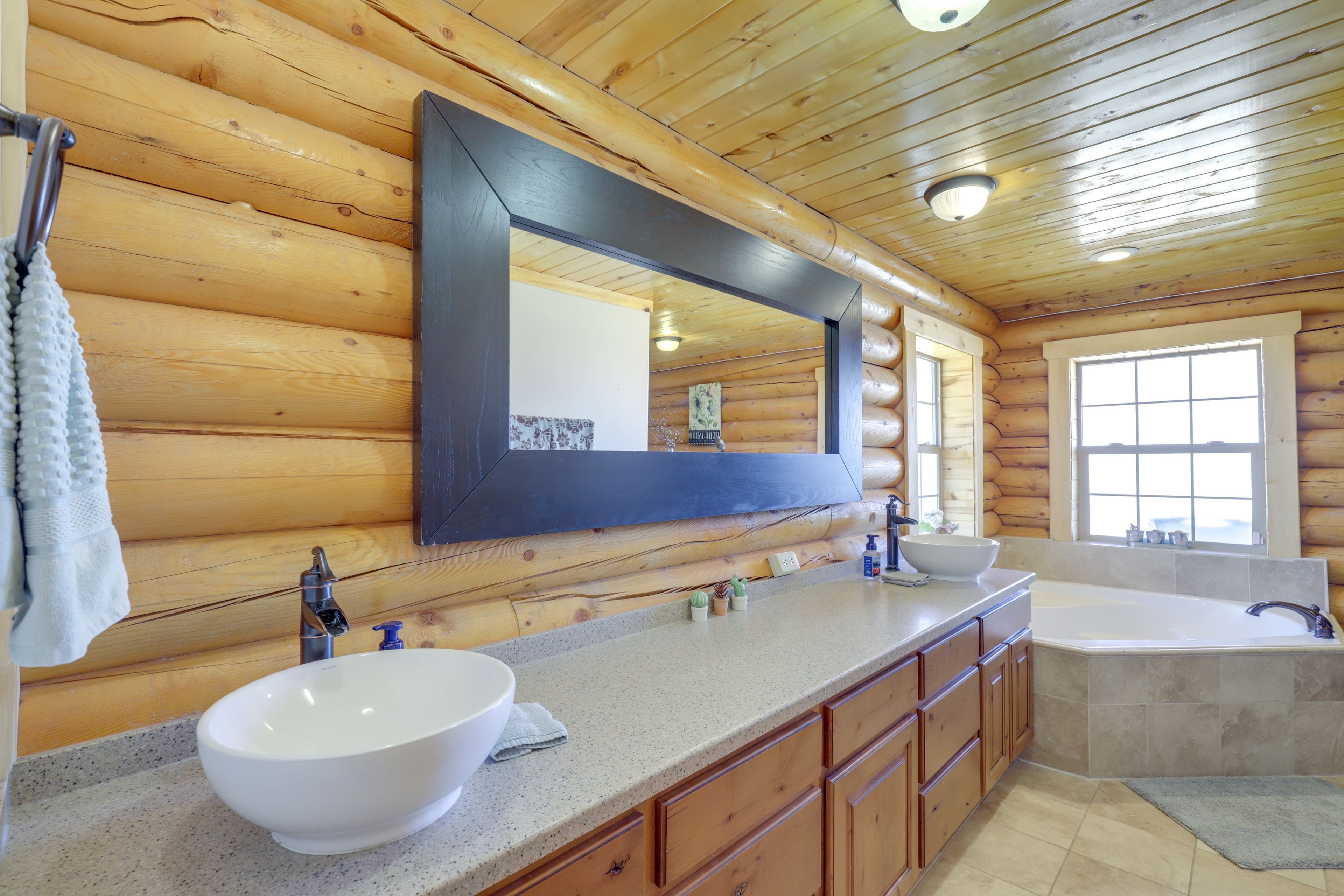 Full Bathroom | Toiletries Provided