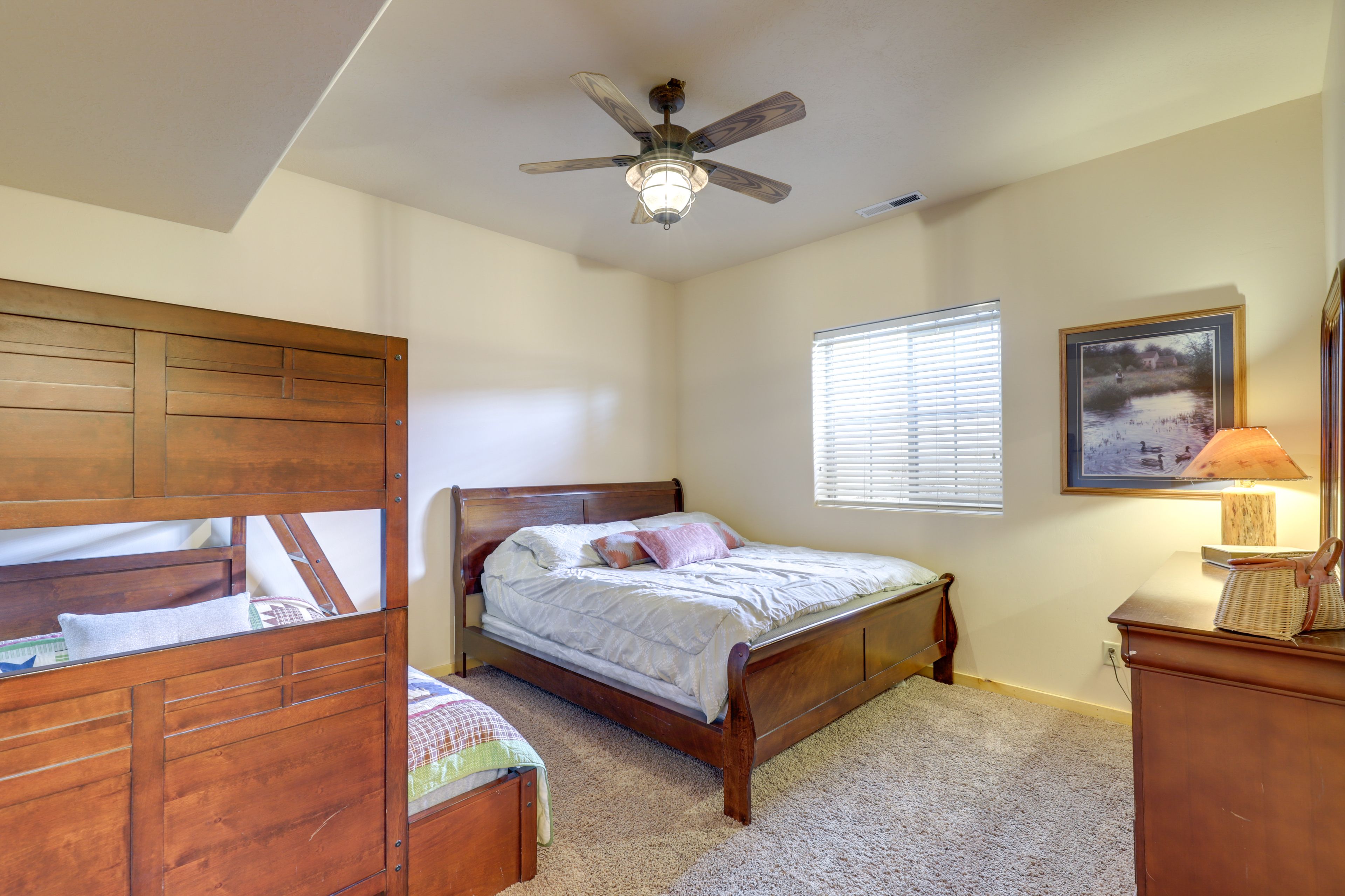 Bedroom 4 | King Bed | Twin/Full Bunk Bed
