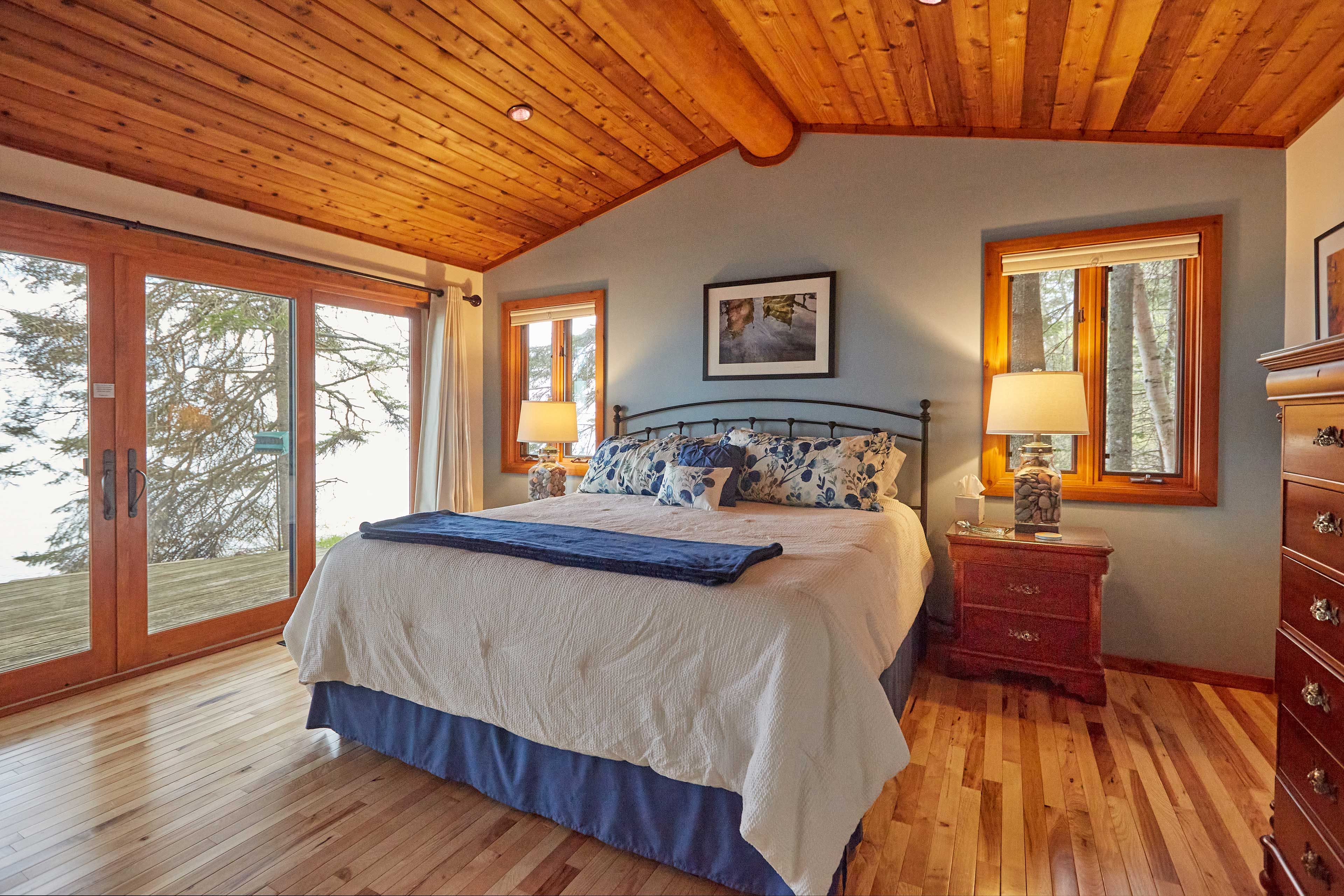 Bedroom 1 | King Bed | Linens & Towels | Full En-Suite Bathroom