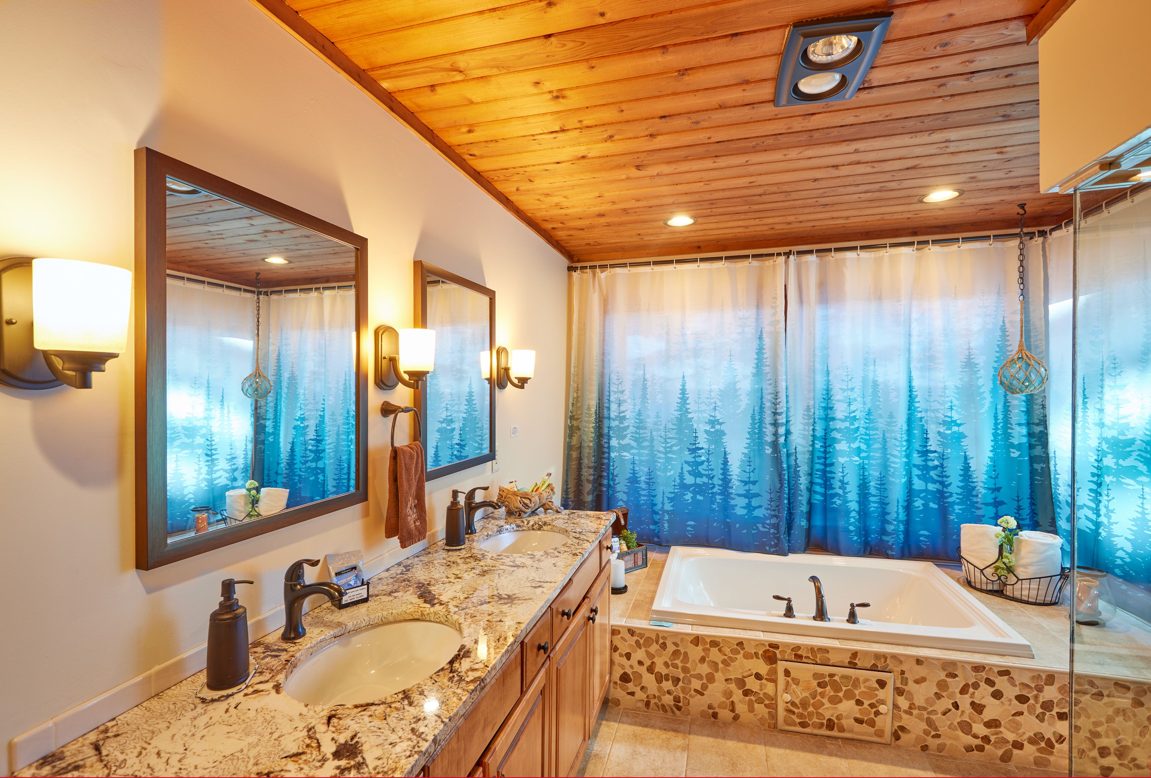 Full En-Suite Bathroom | Complimentary Toiletries | Soaking Tub
