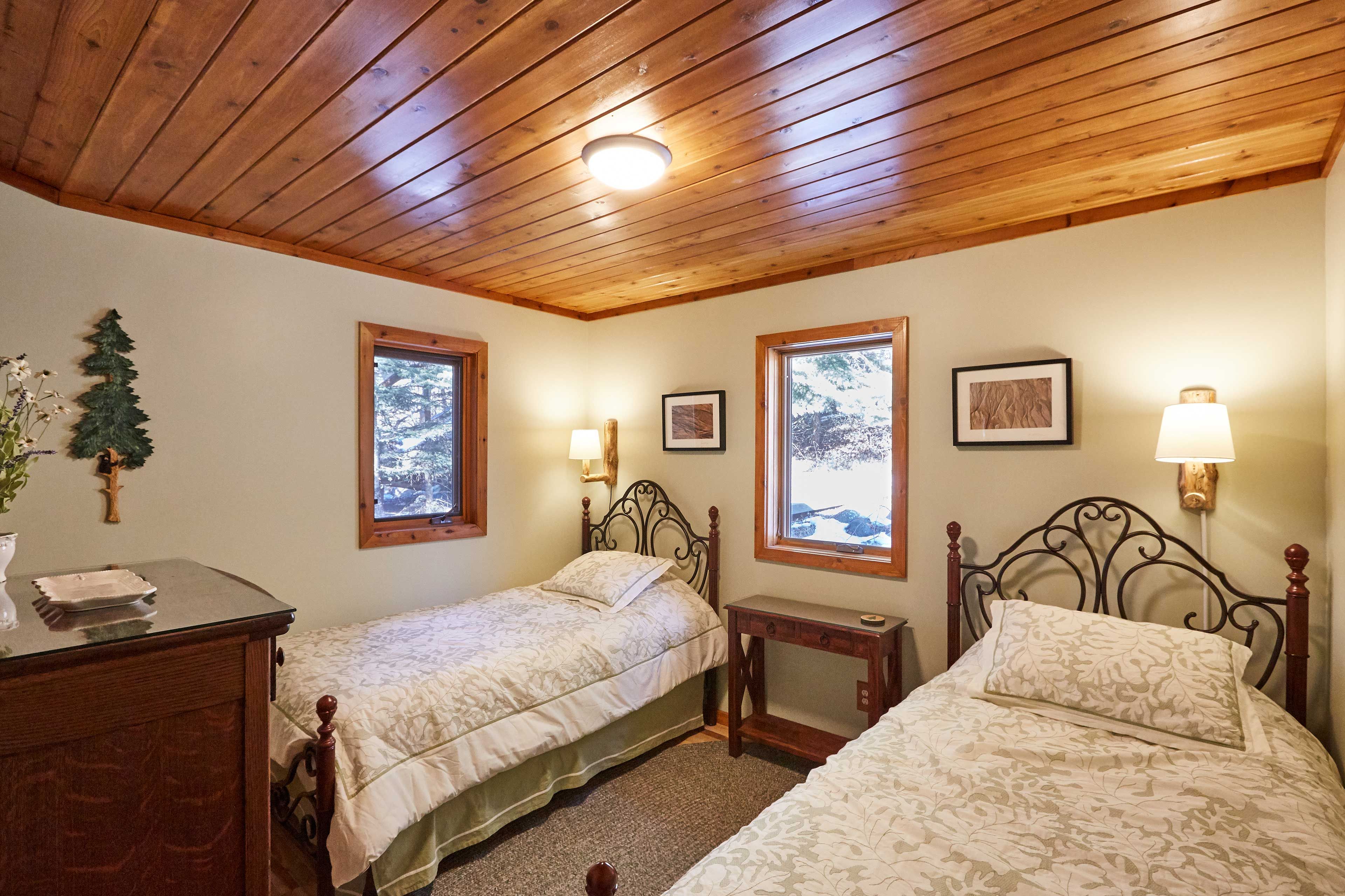 Bedroom 2 | 2 Twin Beds