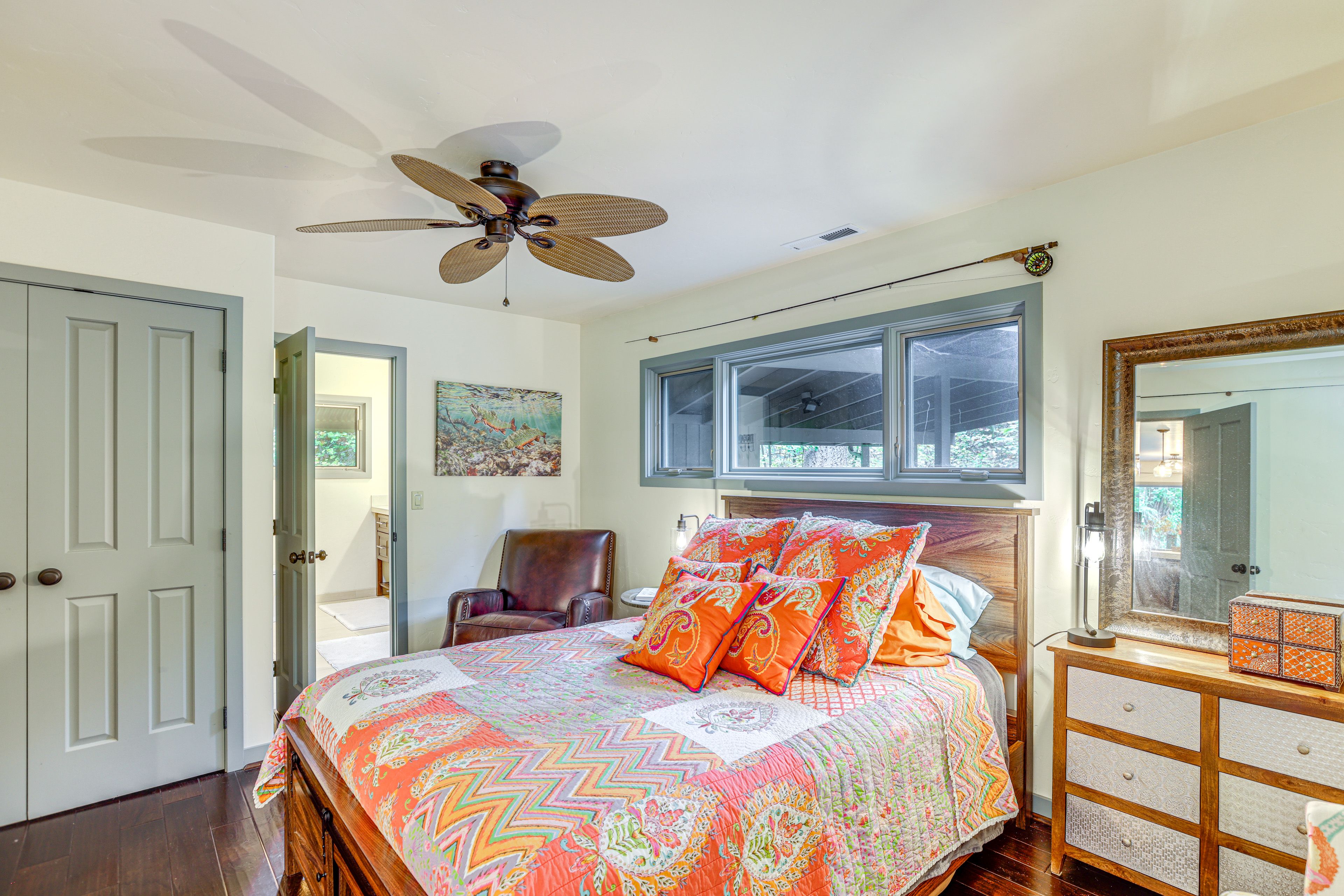 Bedroom 1 | Queen Bed | En-Suite Bathroom