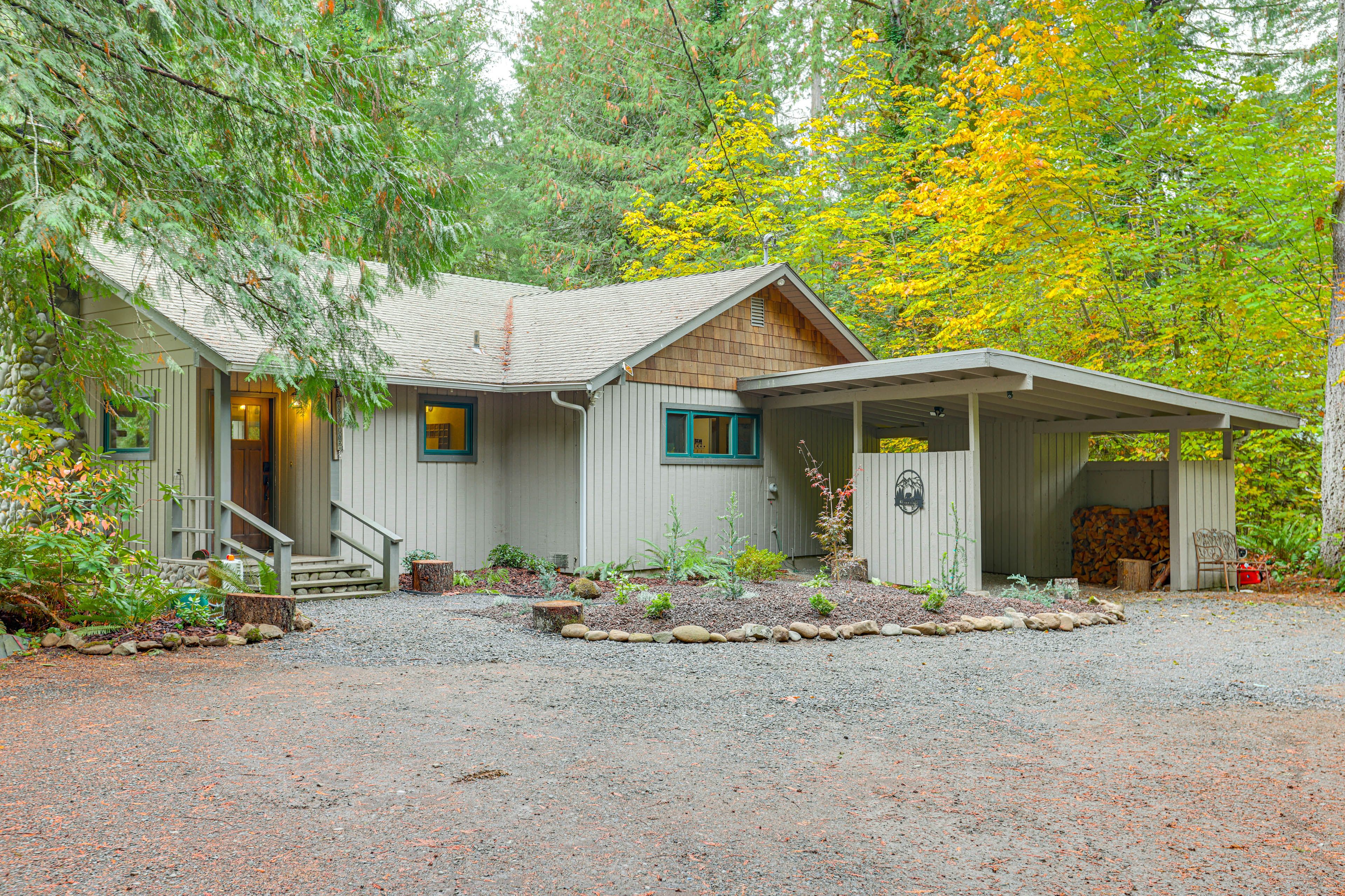 Exterior | Outdoor Seating & Dining
