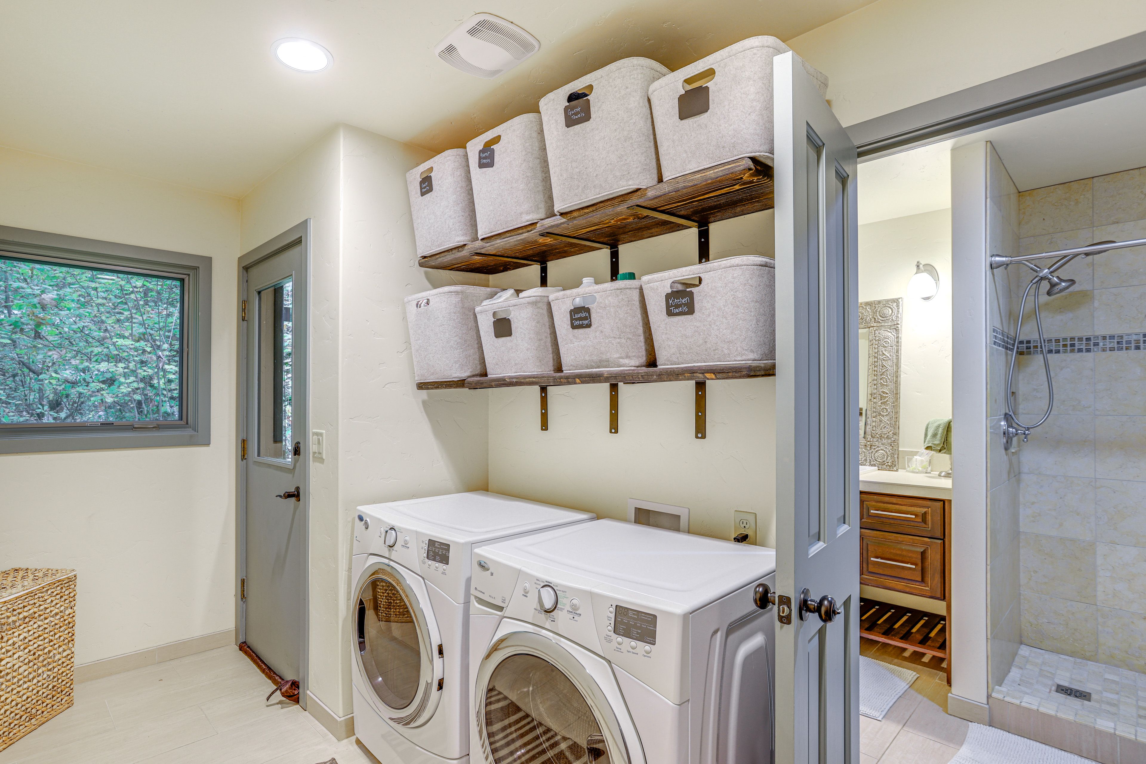 Laundry Room | Washer & Dryer