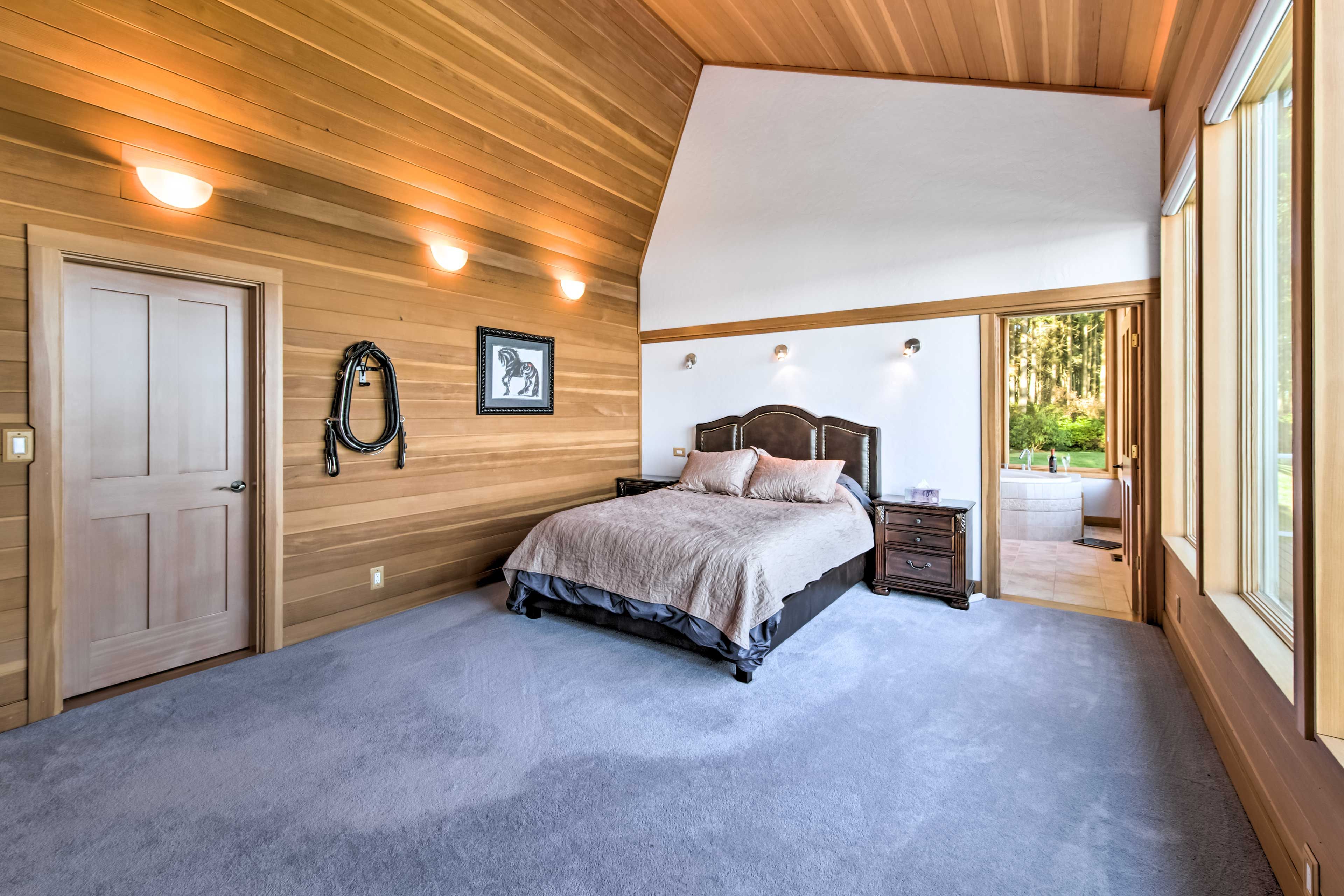 Bedroom 1 (Equestrian Room) | Queen Bed | En-Suite Bathroom