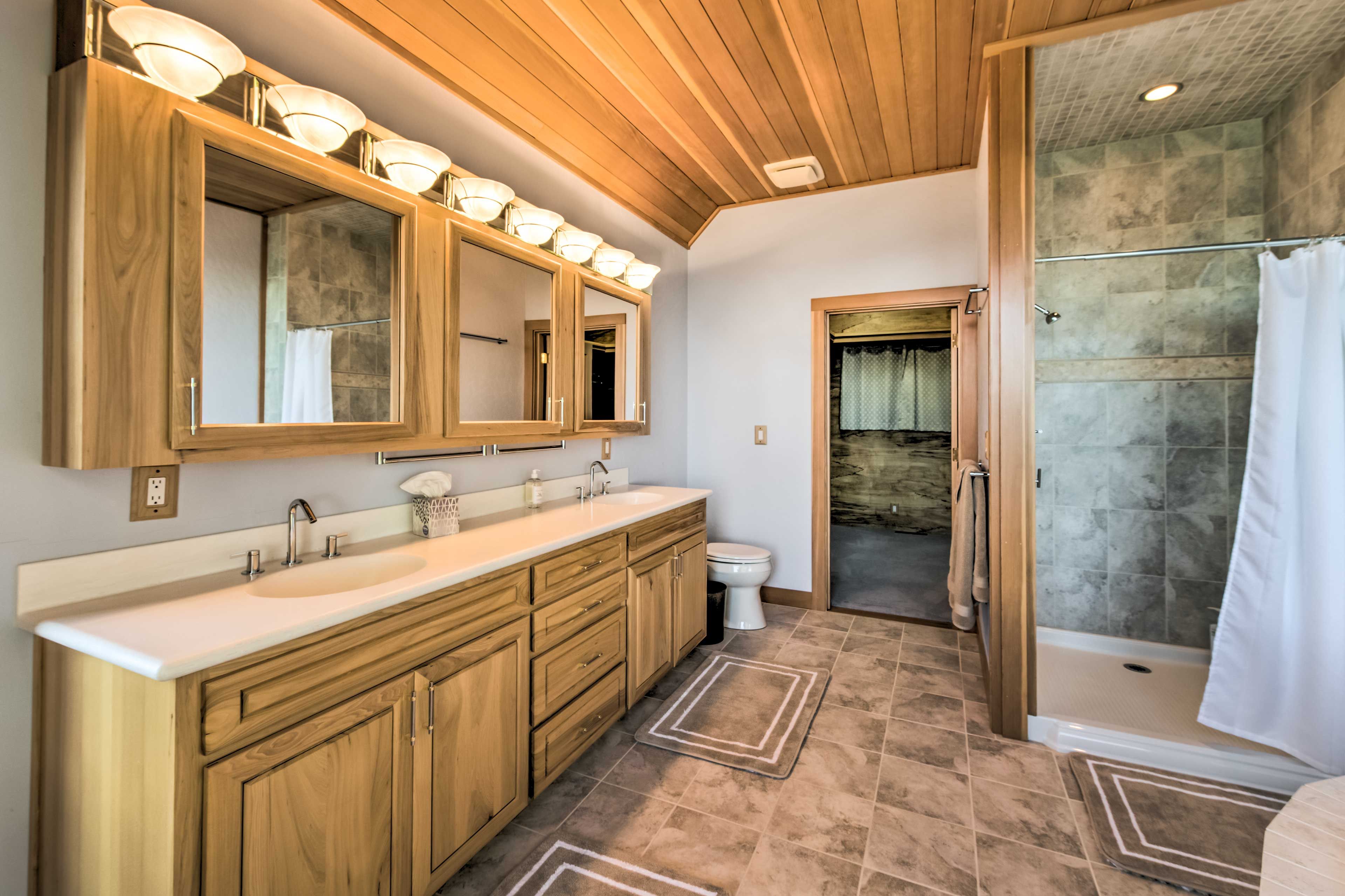 En-Suite Bathroom