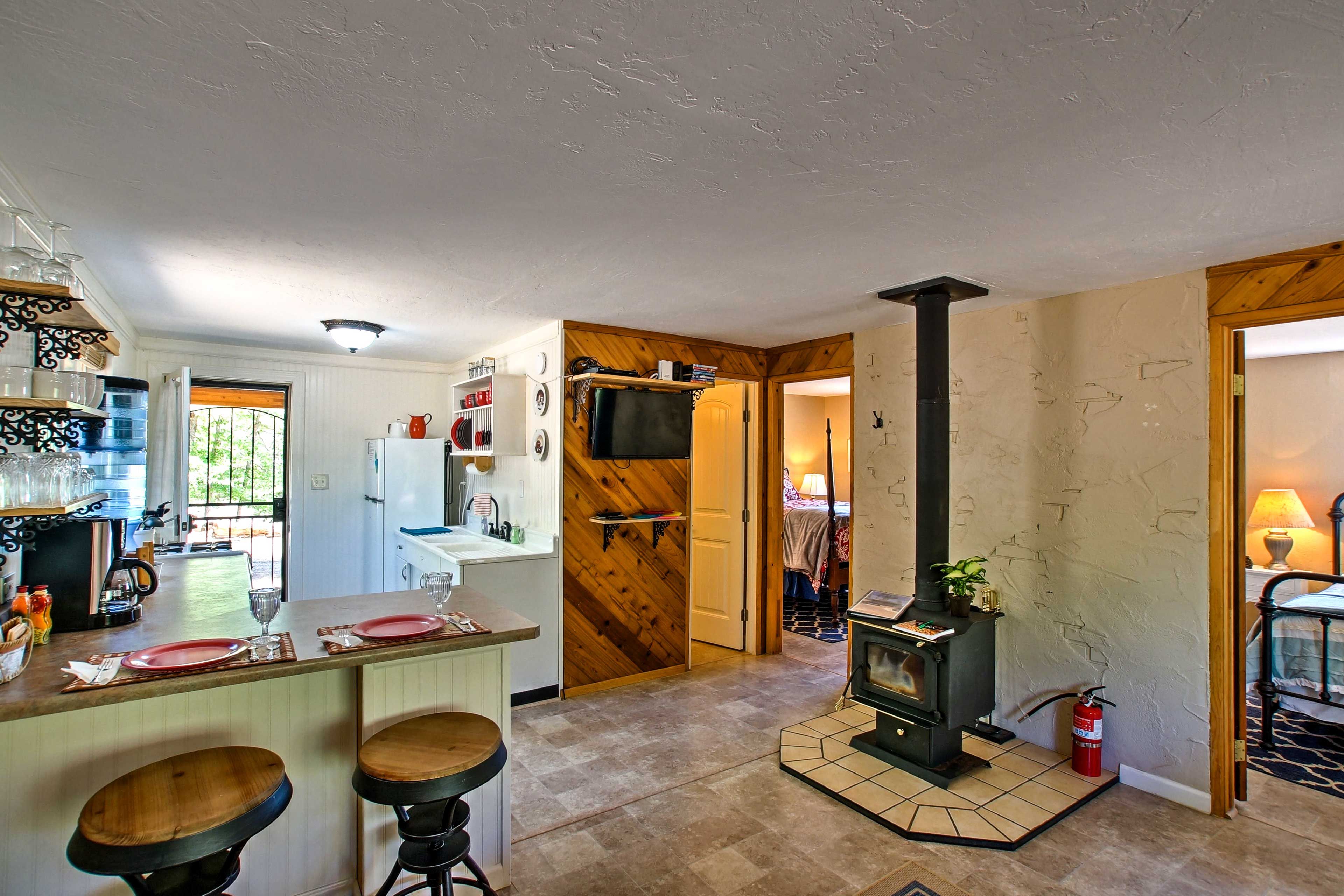 Keep the chef company at the 2-person breakfast bar.