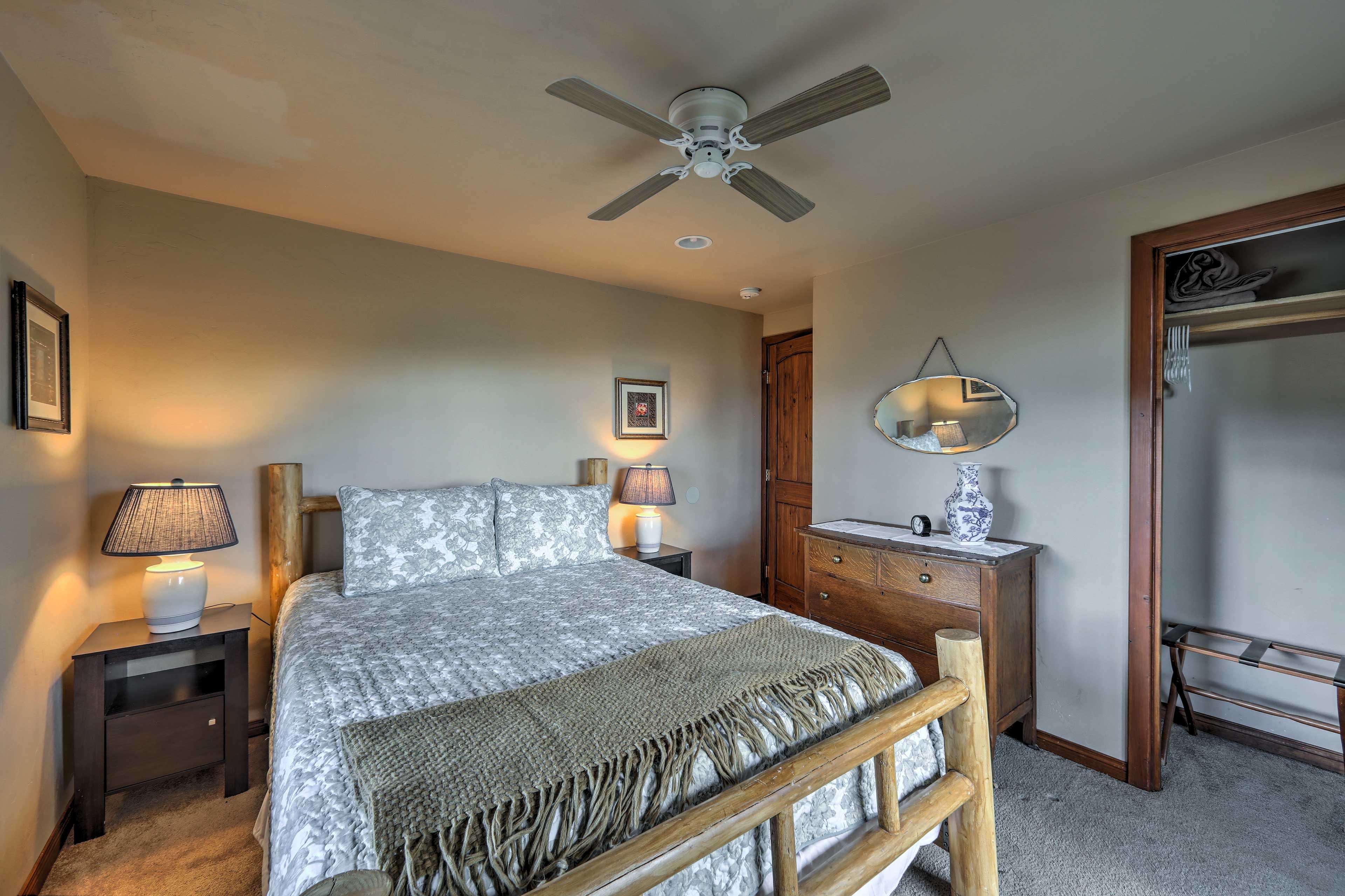 Dream of tomorrows adventures in this sumptuous queen bed.