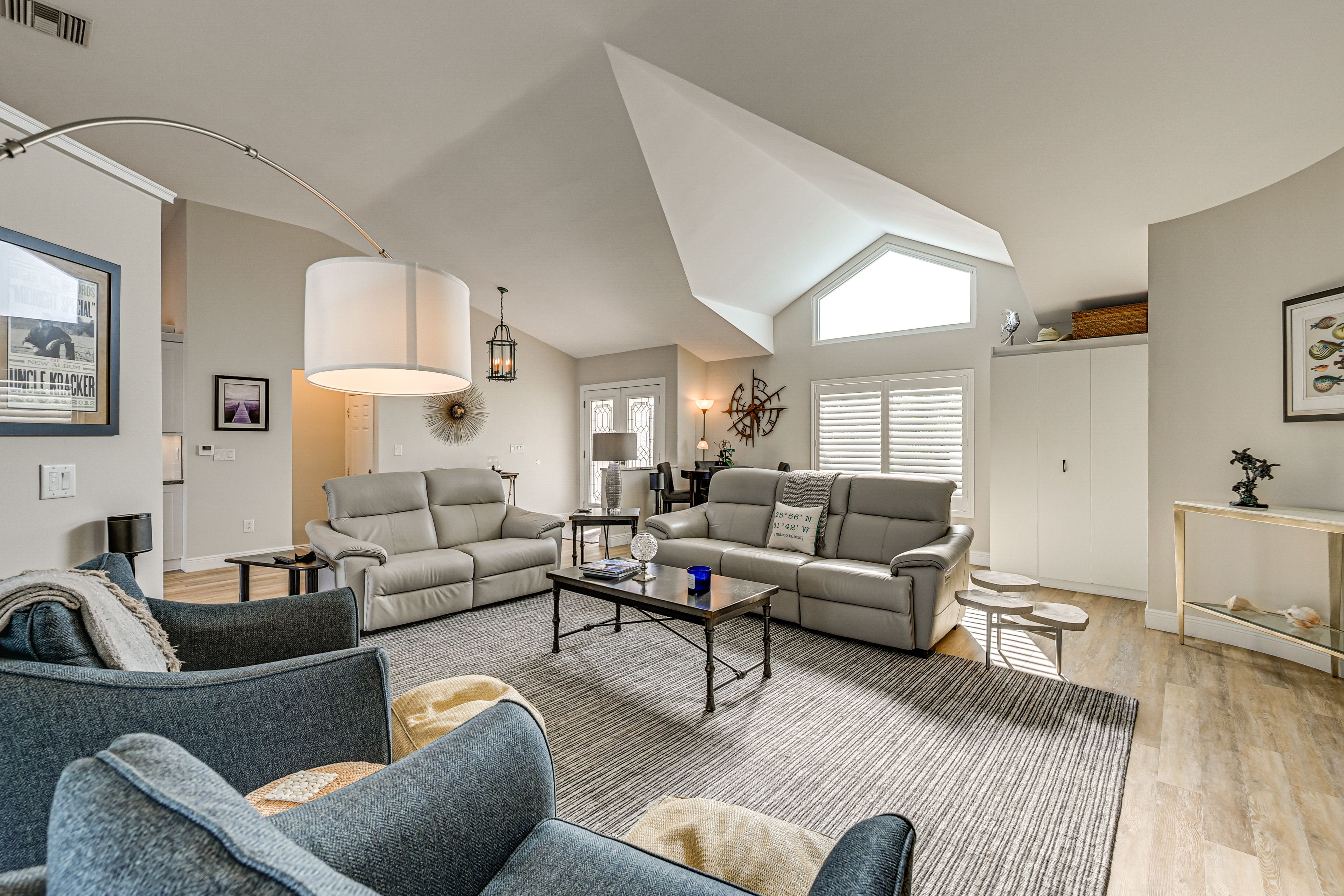 Living Room | Central A/C | Free WiFi