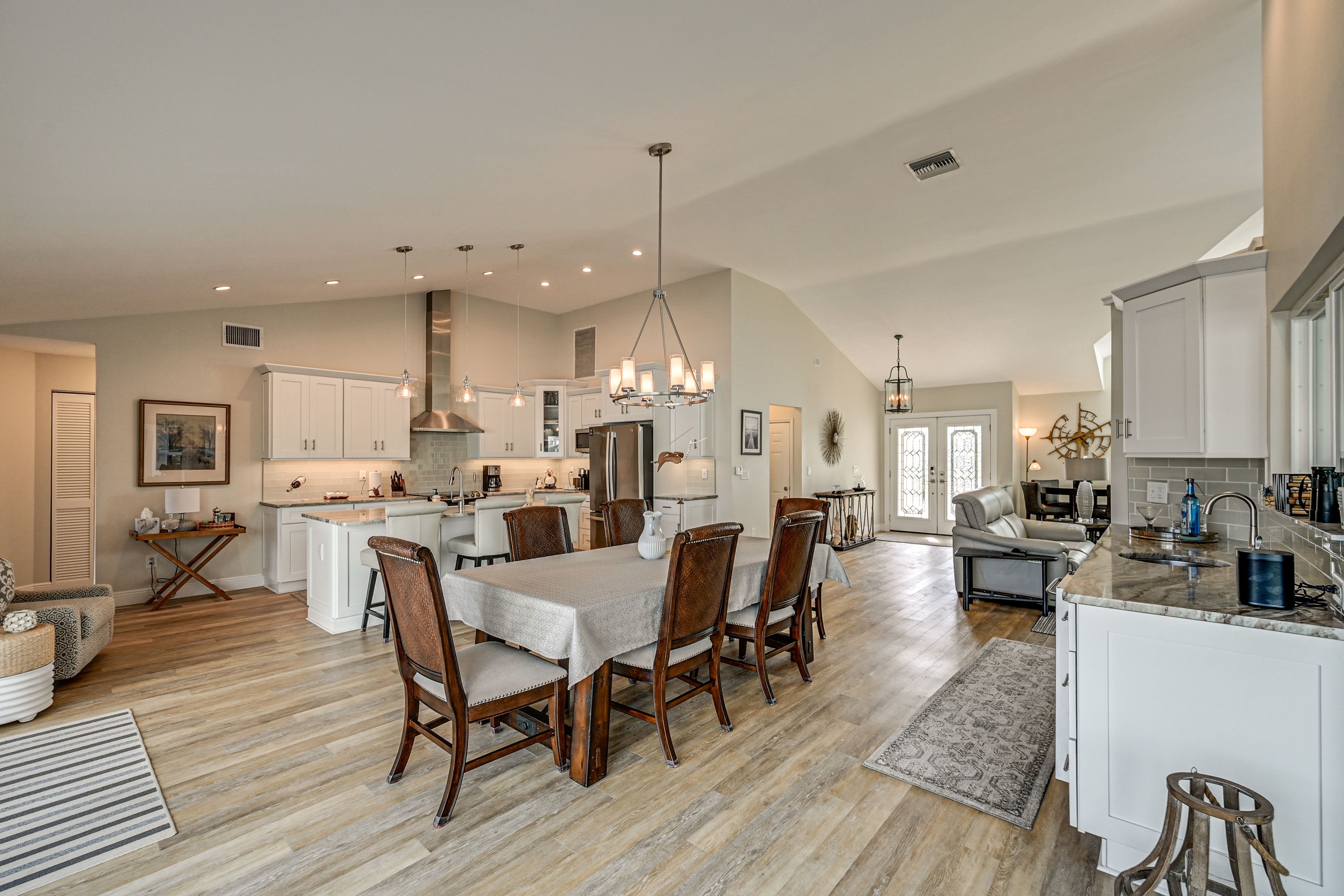 Dining Area | Kitchen | Wet Bar