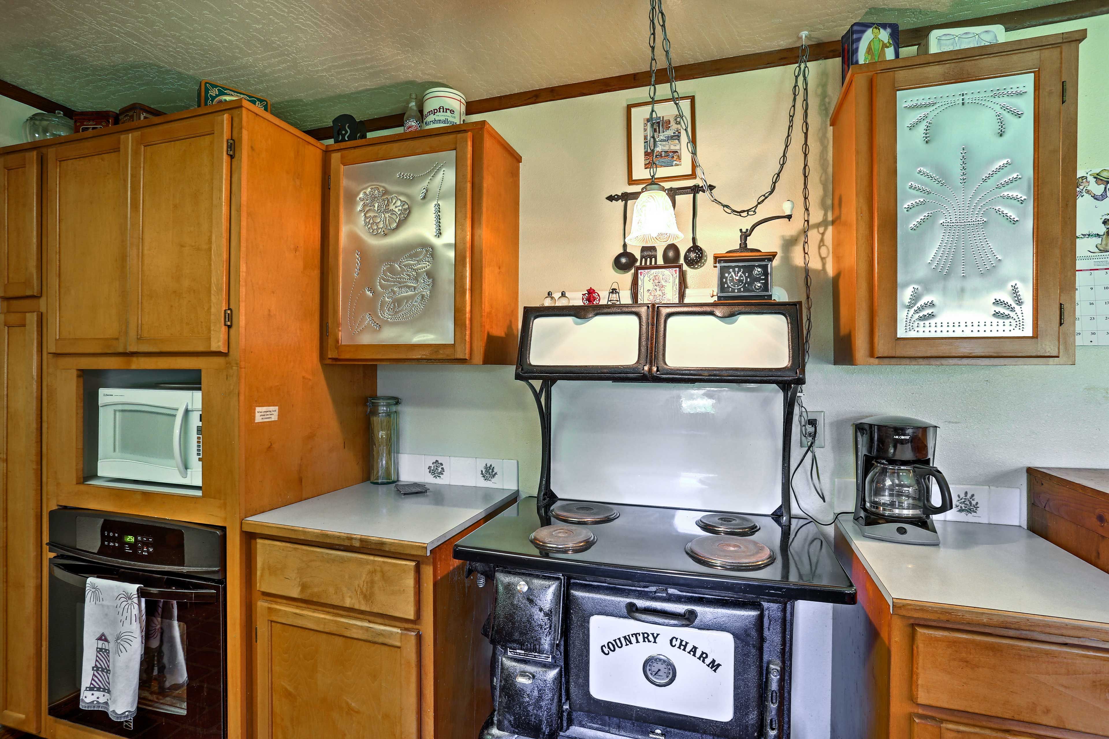 The fully equipped kitchen features a stunning griddle stove.