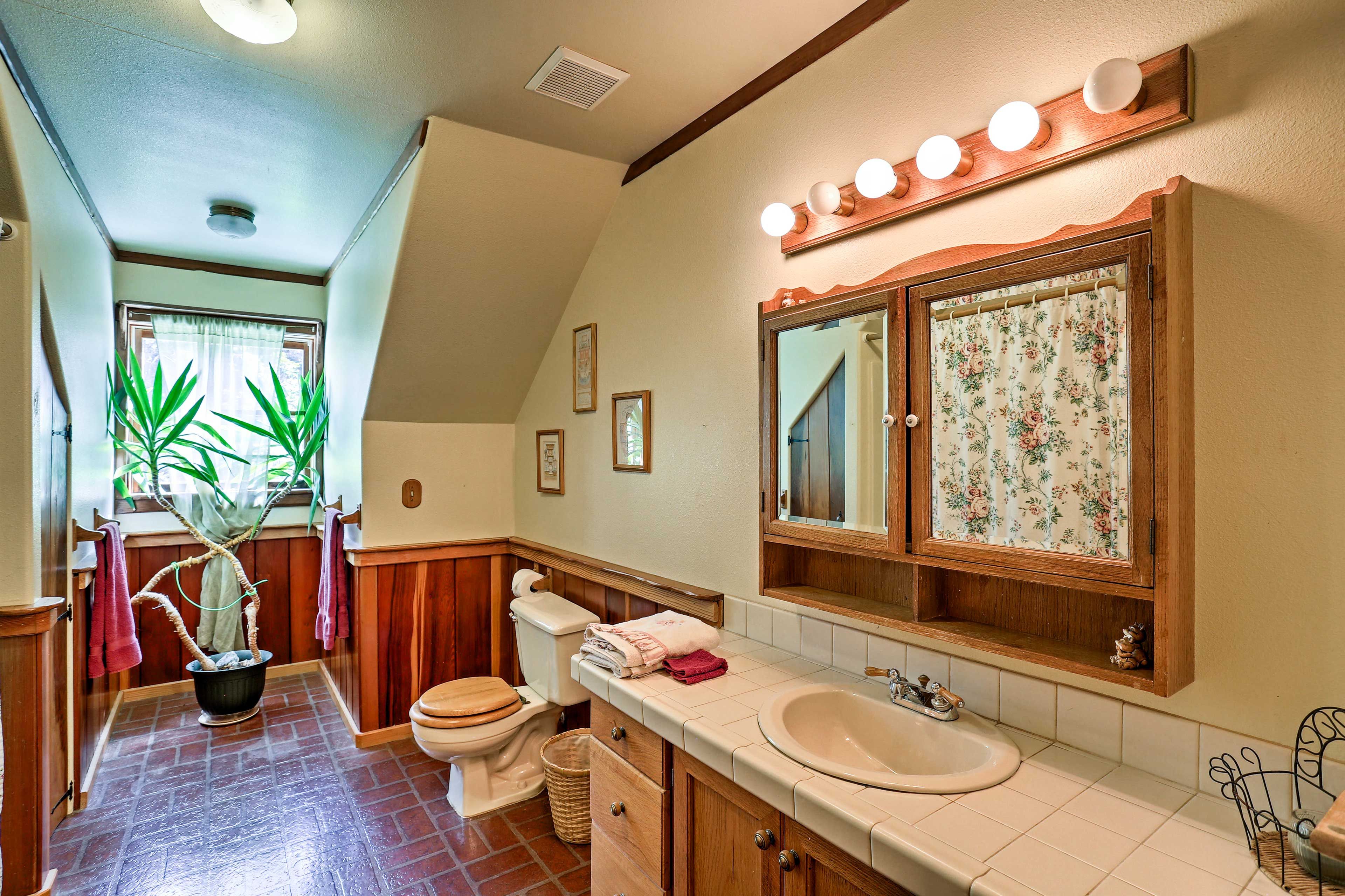 Four bathrooms offer privacy for 10 guests.