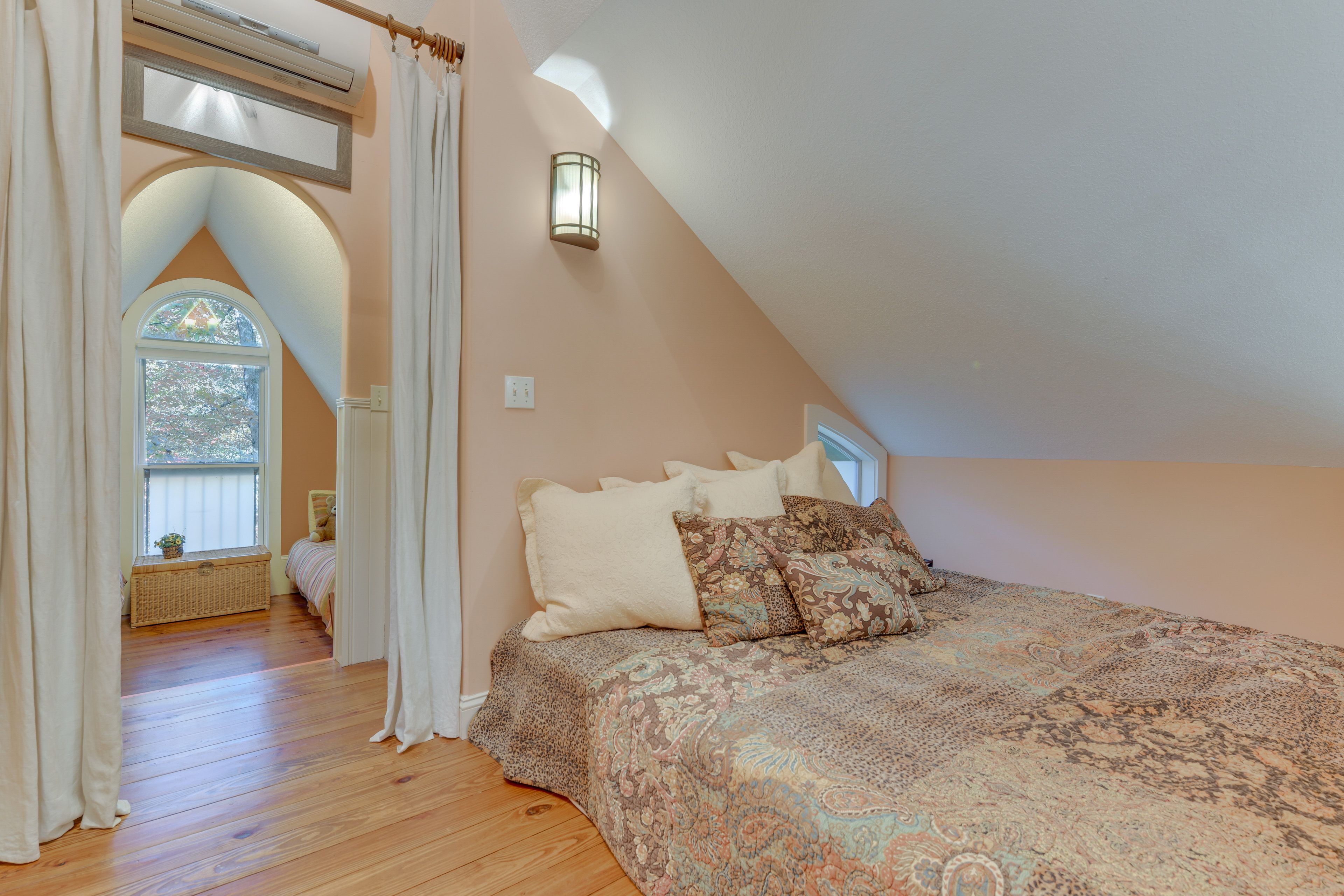 Loft | King Bed w/ Tempur-ProFoam Topper
