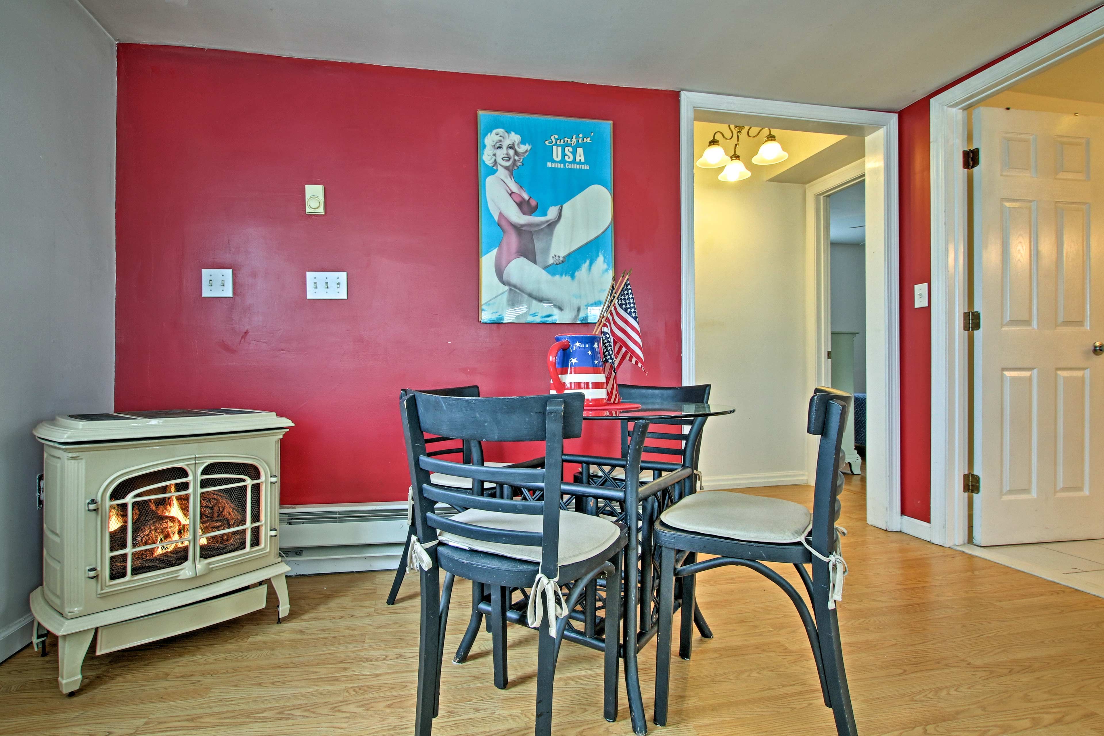 Dine with your travel companions at the 4-person table.