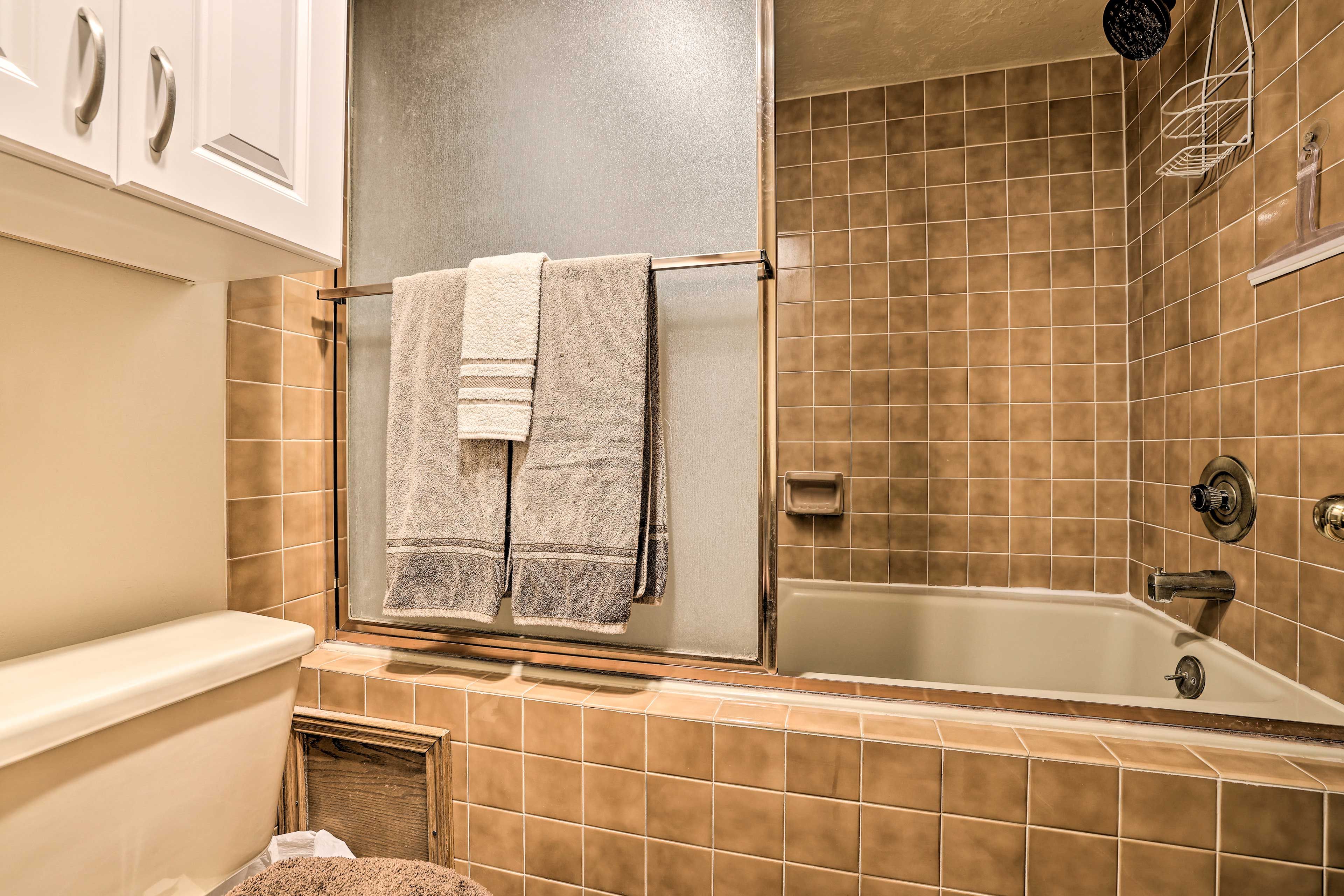 Full Bathroom | Shower/Tub Combo
